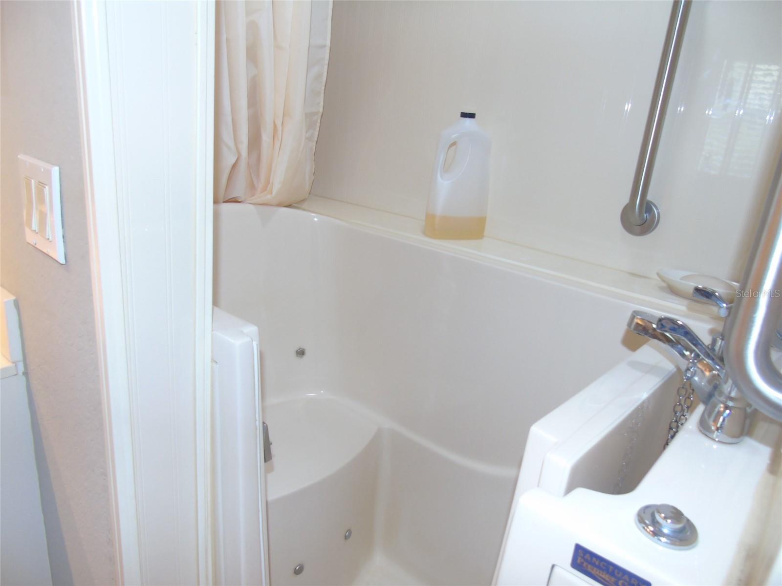 Image 33 of 52 For 3725 Albacete Circle 90