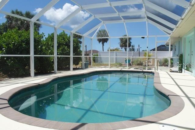 Image 30 of 39 For 7456 Jennifer Drive