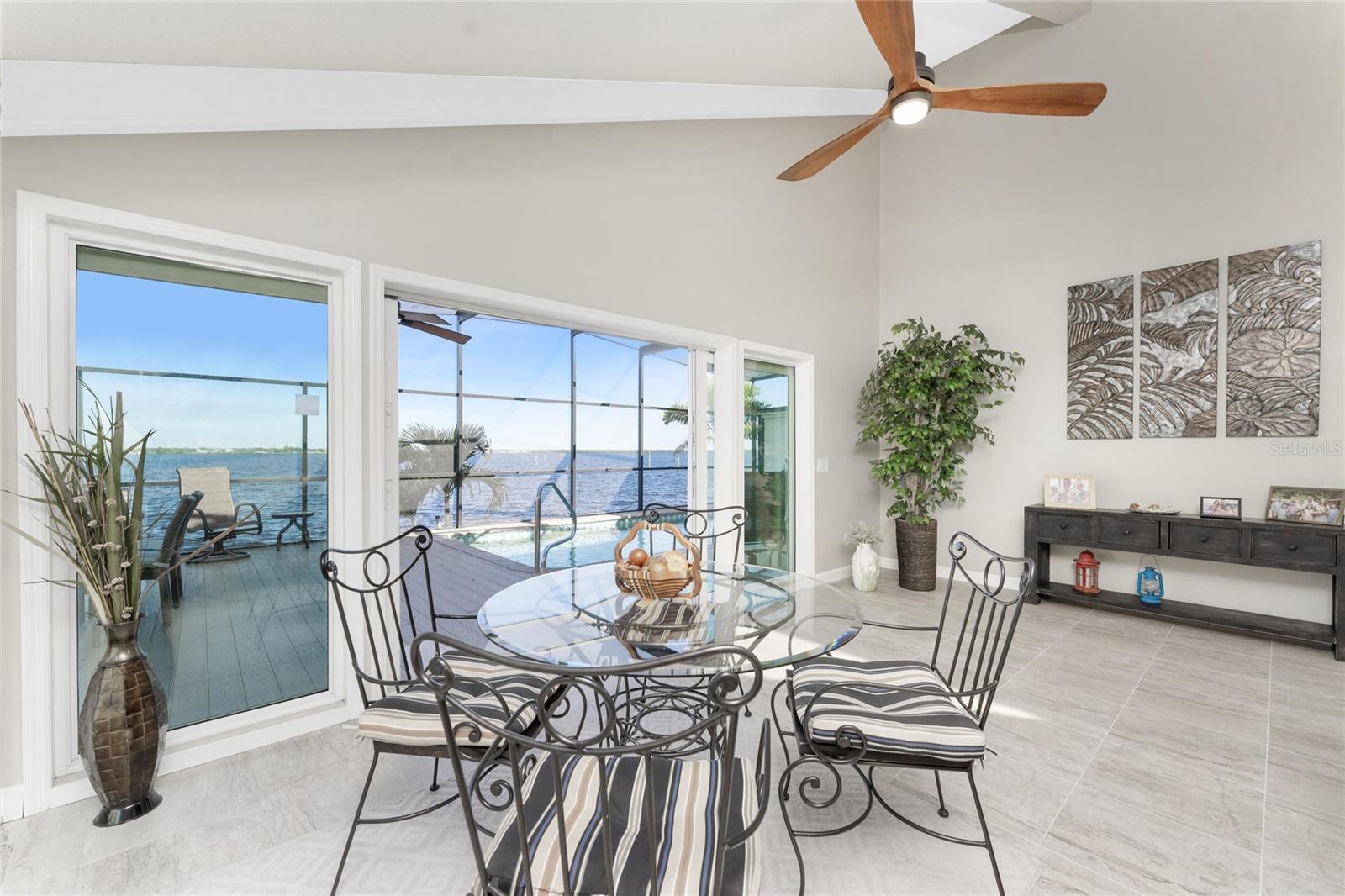 Image 12 of 77 For 25188 Marion Ave  11