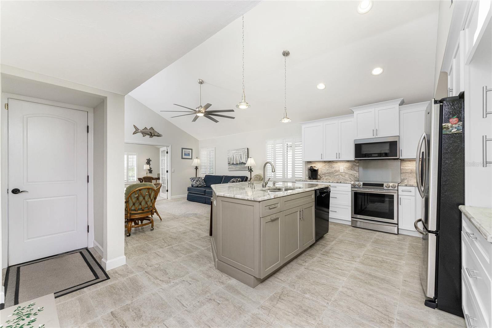 Image 17 of 77 For 25188 Marion Ave  11