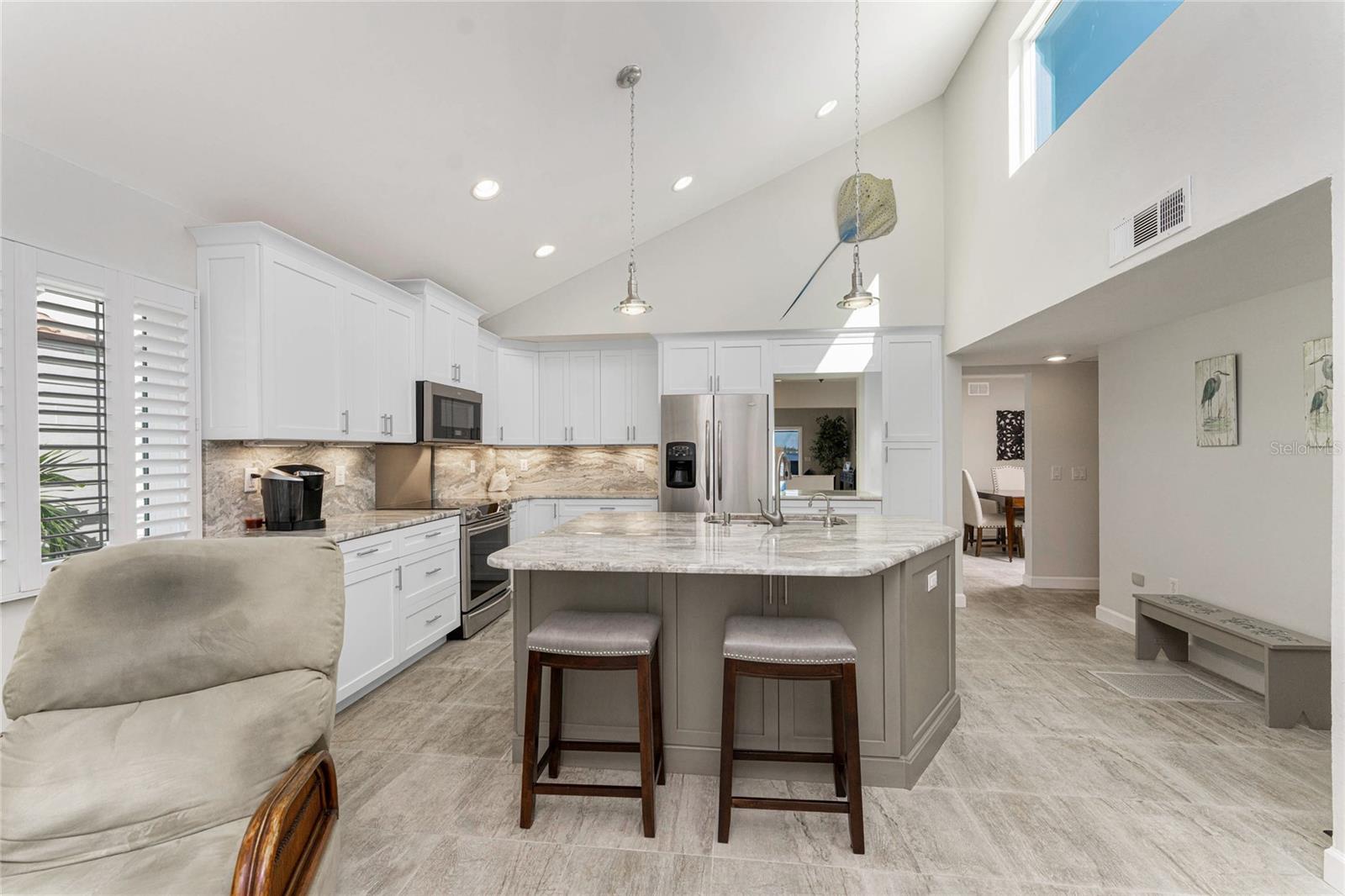 Image 19 of 77 For 25188 Marion Ave  11