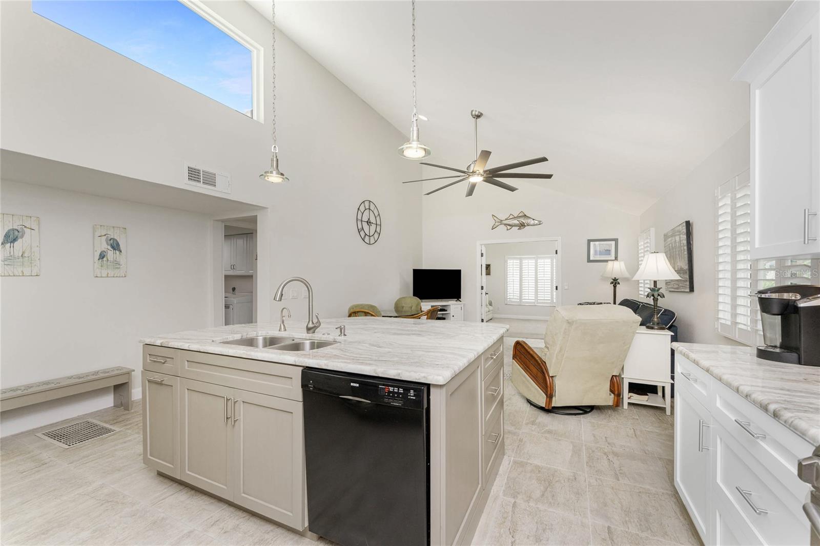 Image 26 of 77 For 25188 Marion Ave  11