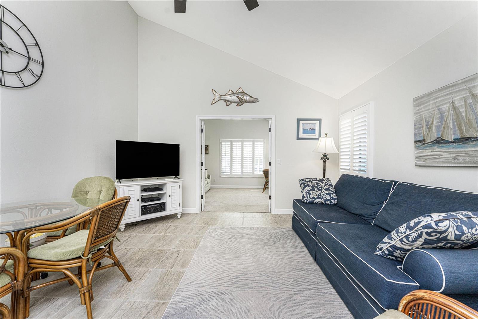 Image 28 of 77 For 25188 Marion Ave  11