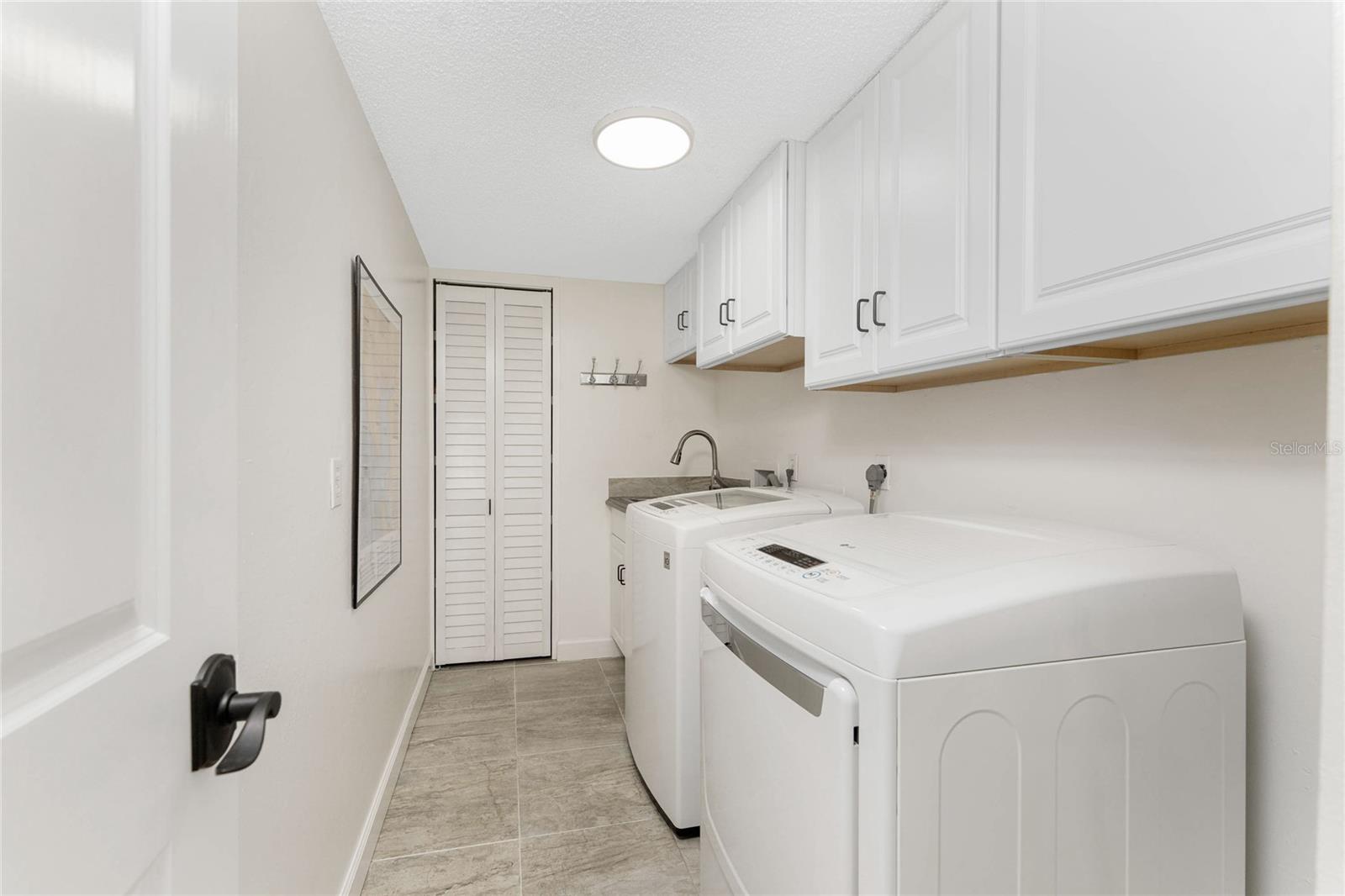 Image 29 of 77 For 25188 Marion Ave  11