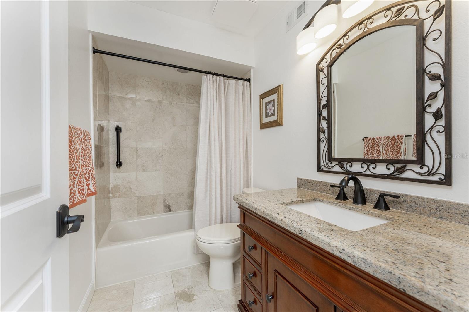 Image 33 of 77 For 25188 Marion Ave  11