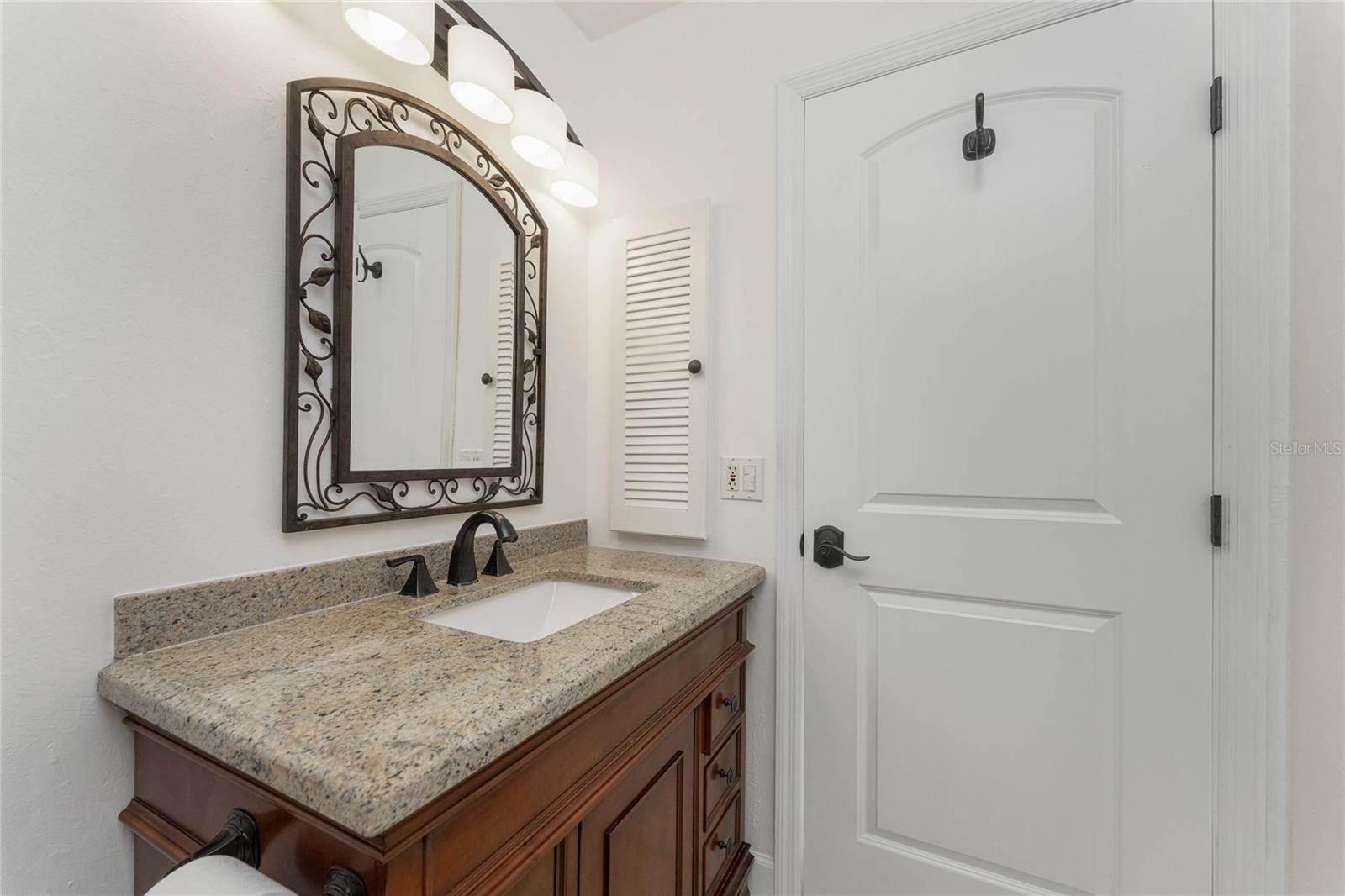 Image 34 of 77 For 25188 Marion Ave  11