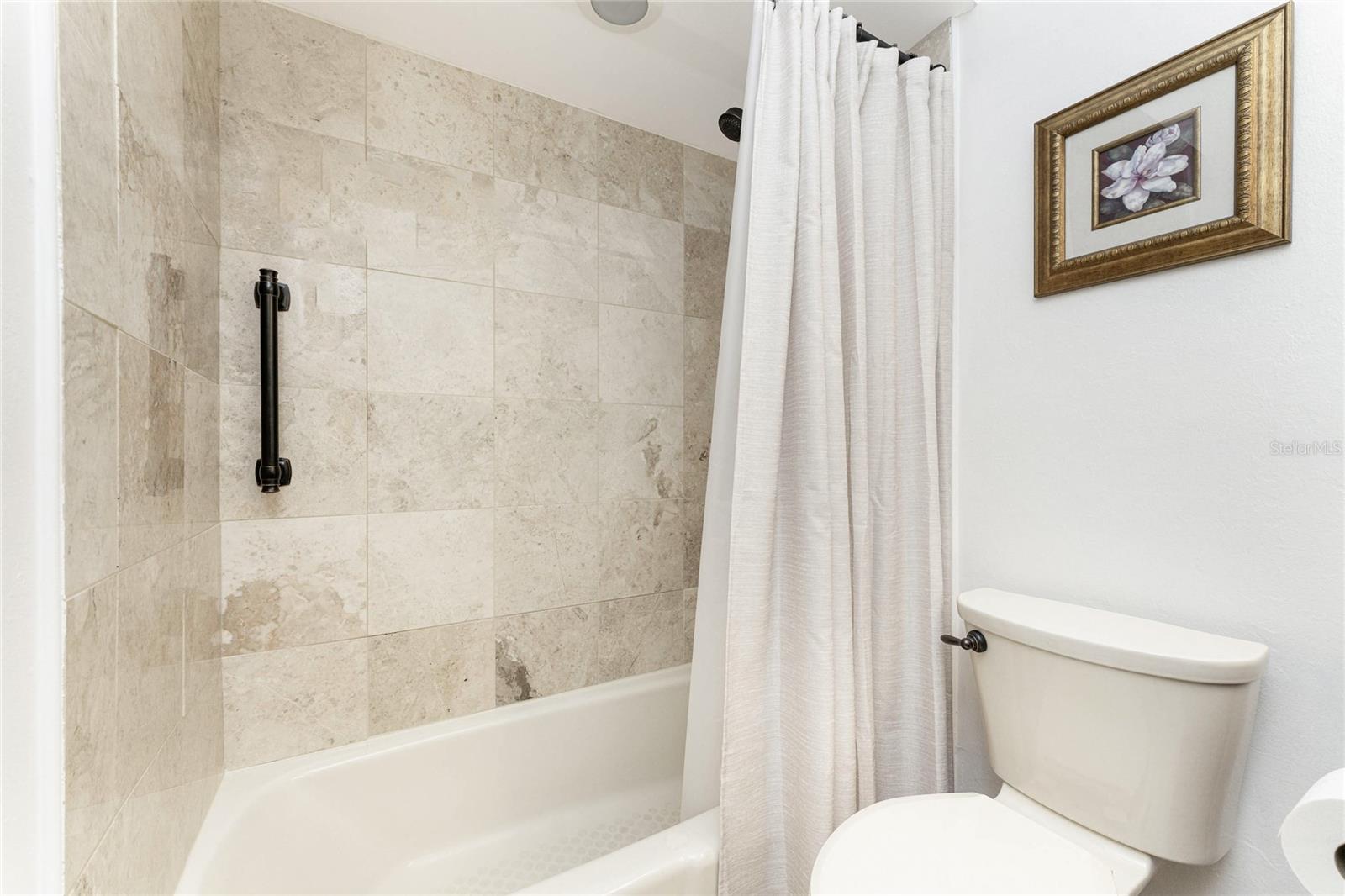 Image 35 of 77 For 25188 Marion Ave  11