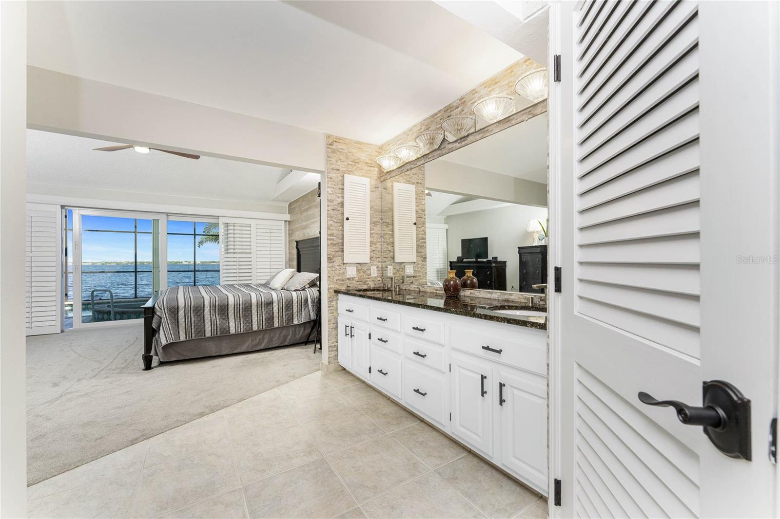 Image 38 of 77 For 25188 Marion Ave  11