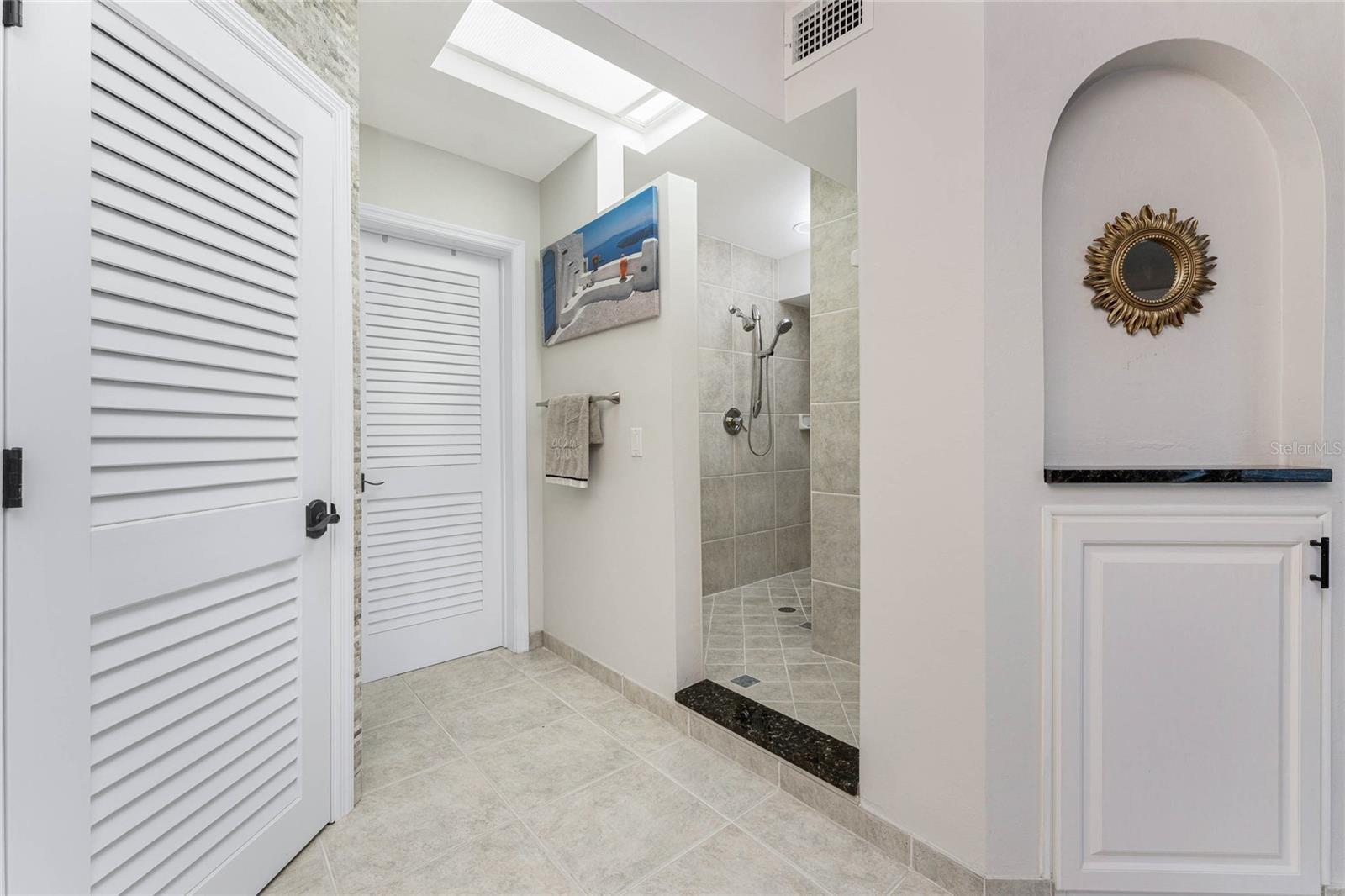 Image 39 of 77 For 25188 Marion Ave  11