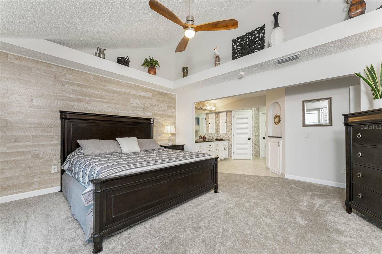 Image 41 of 77 For 25188 Marion Ave  11