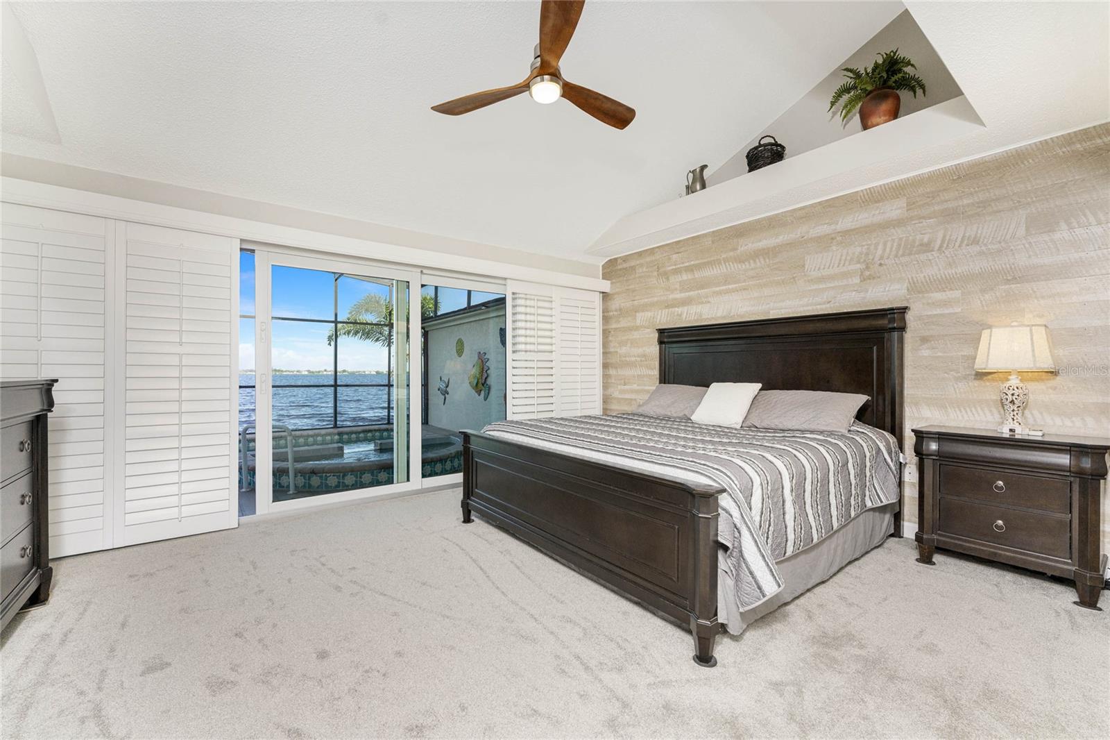 Image 42 of 77 For 25188 Marion Ave  11