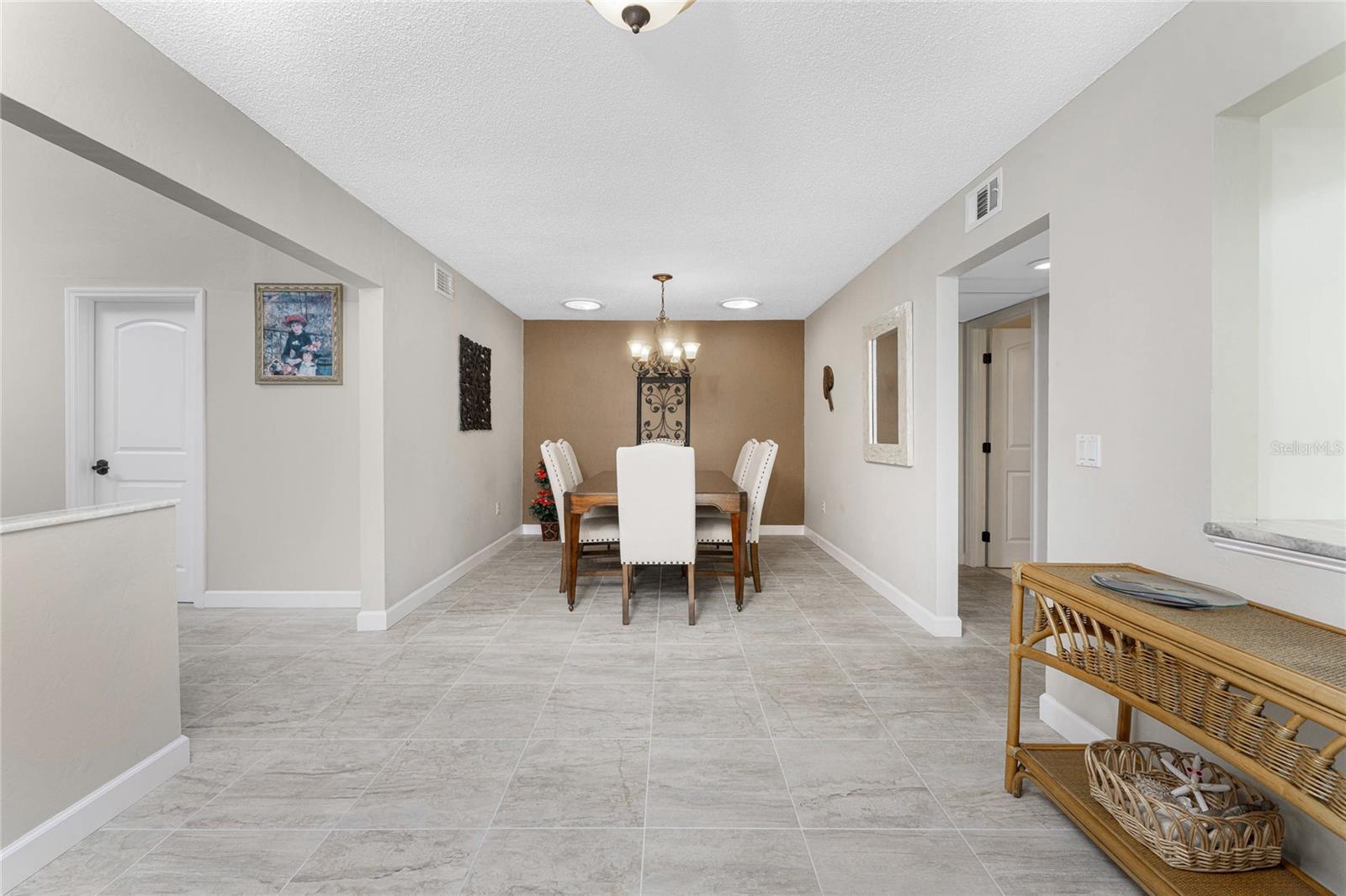 Image 5 of 77 For 25188 Marion Ave  11