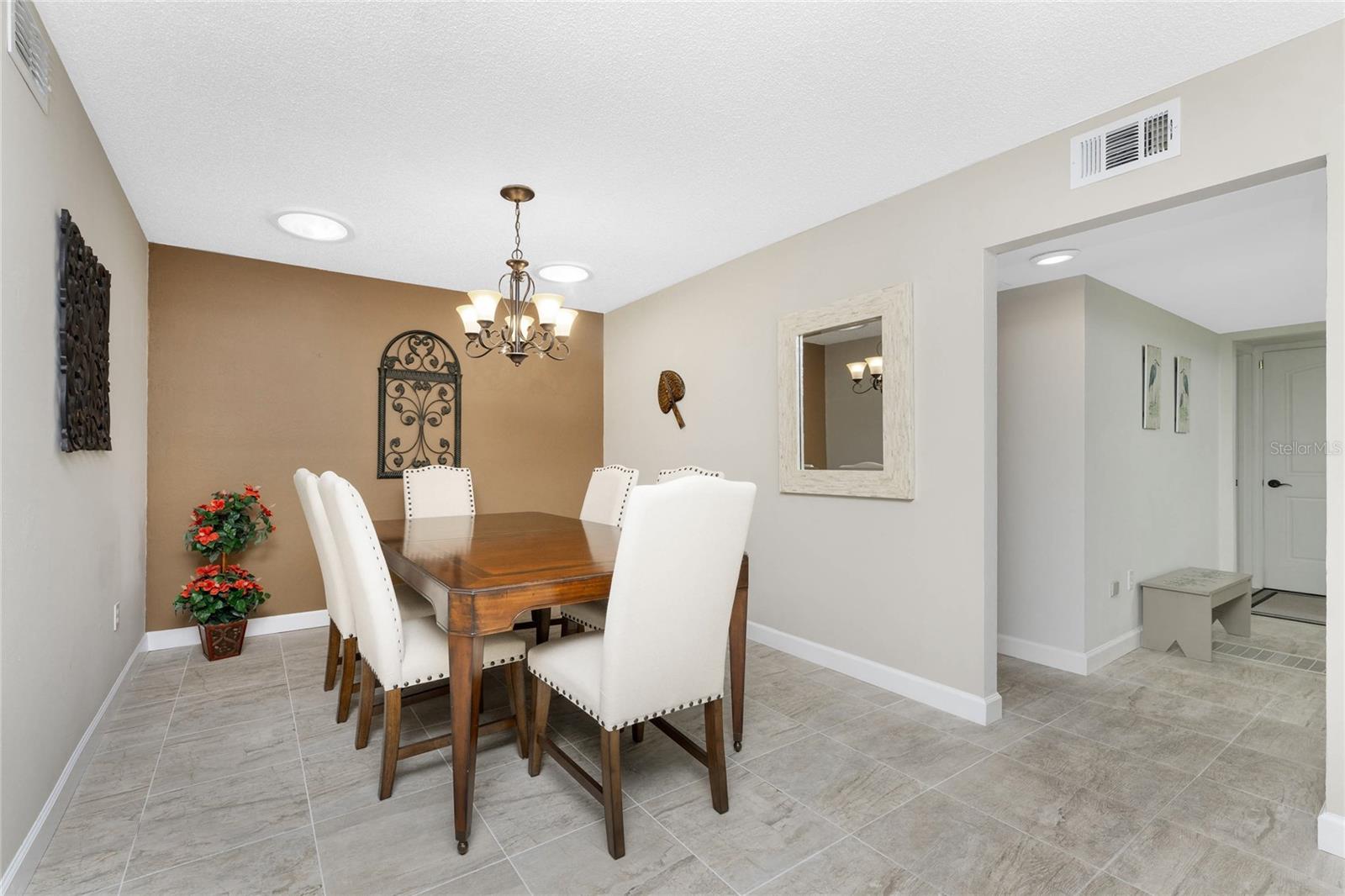 Image 6 of 77 For 25188 Marion Ave  11