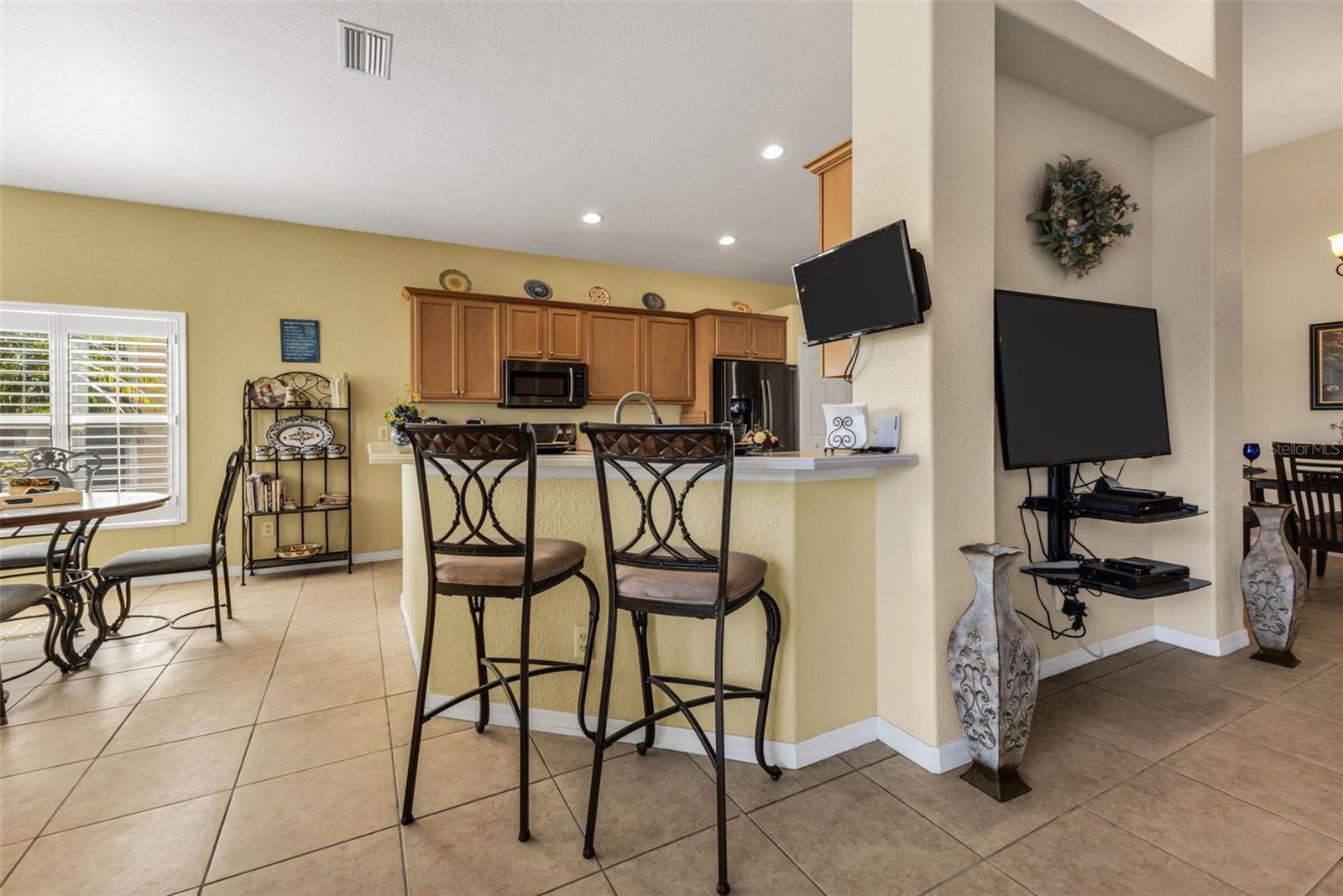 Image 10 of 42 For 24612 Buckingham Way