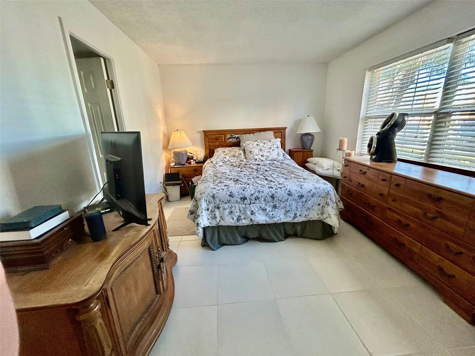 Image 9 of 19 For 4158 Tamiami Trail G2