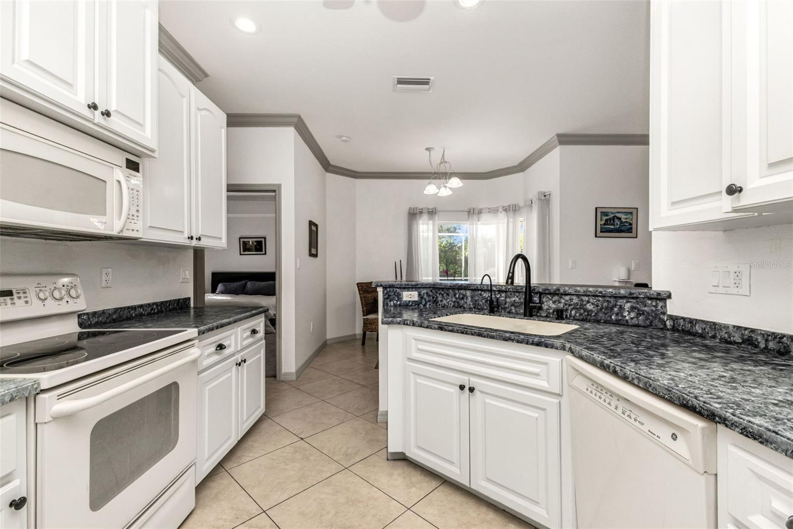 Image 20 of 62 For 13361 Pembroke Circle N