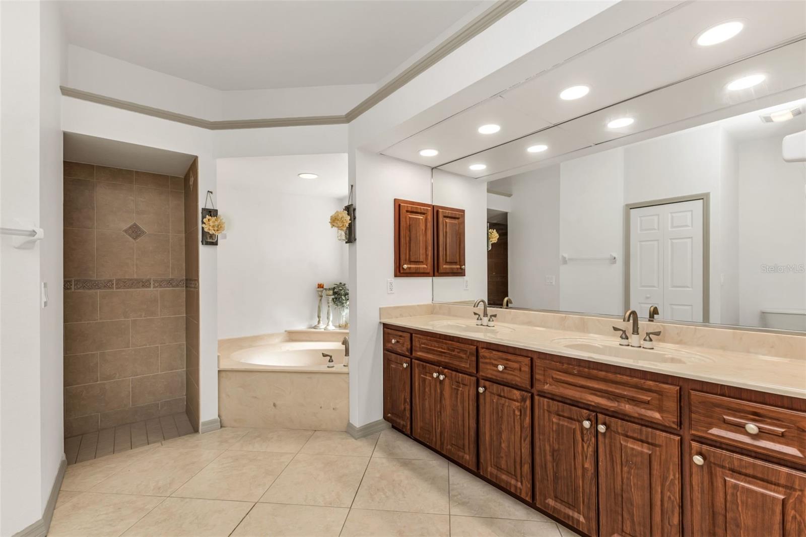 Image 31 of 62 For 13361 Pembroke Circle N