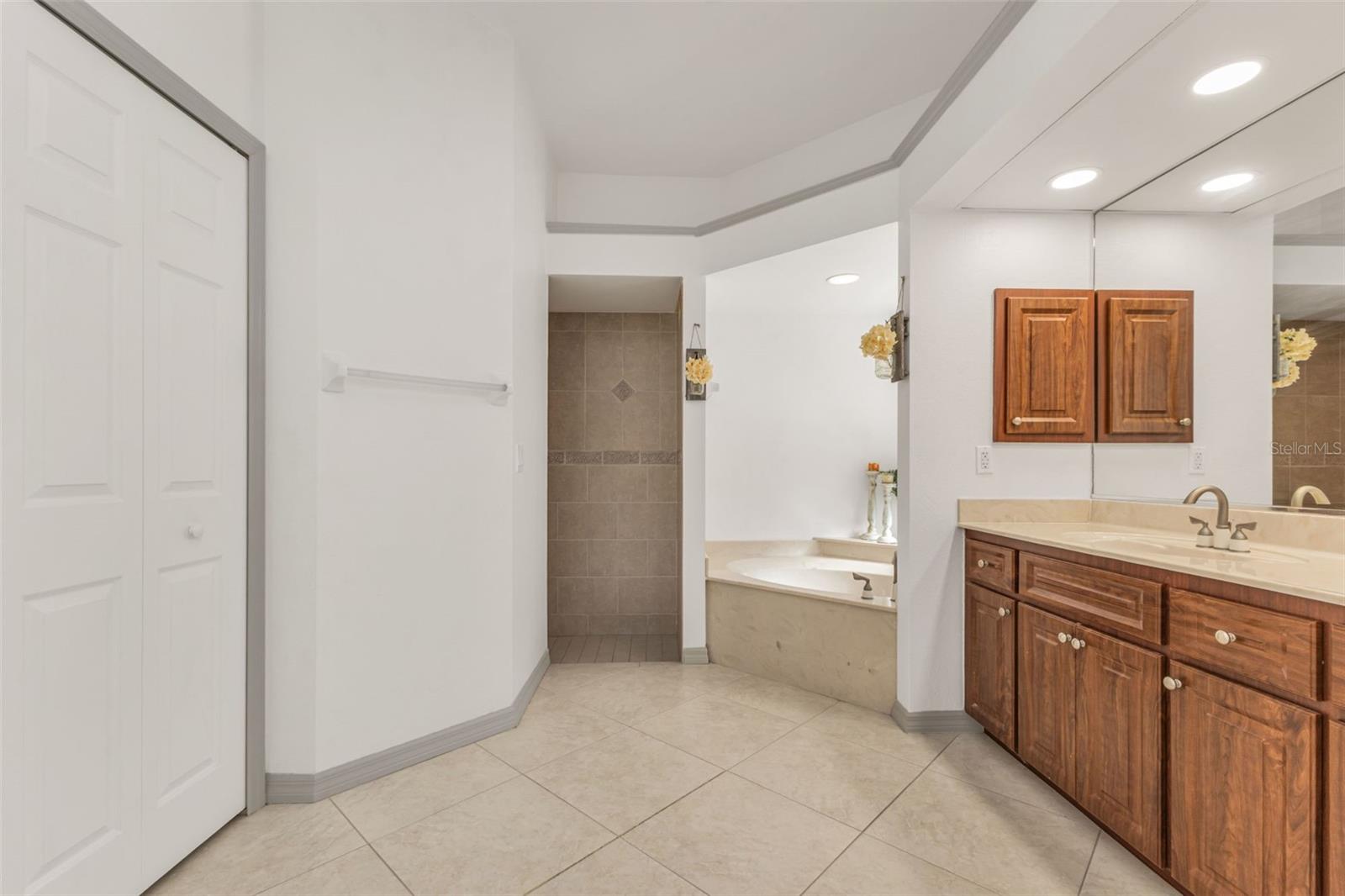 Image 32 of 62 For 13361 Pembroke Circle N