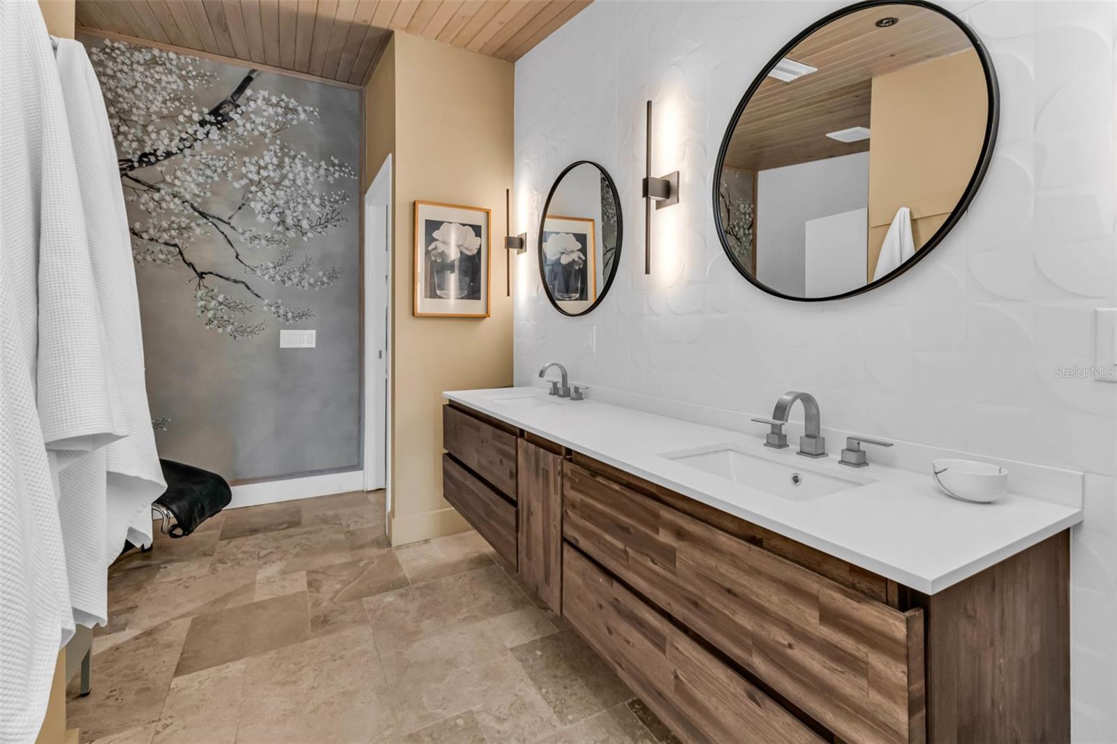 Image 25 of 75 For 810 Napoli Lane