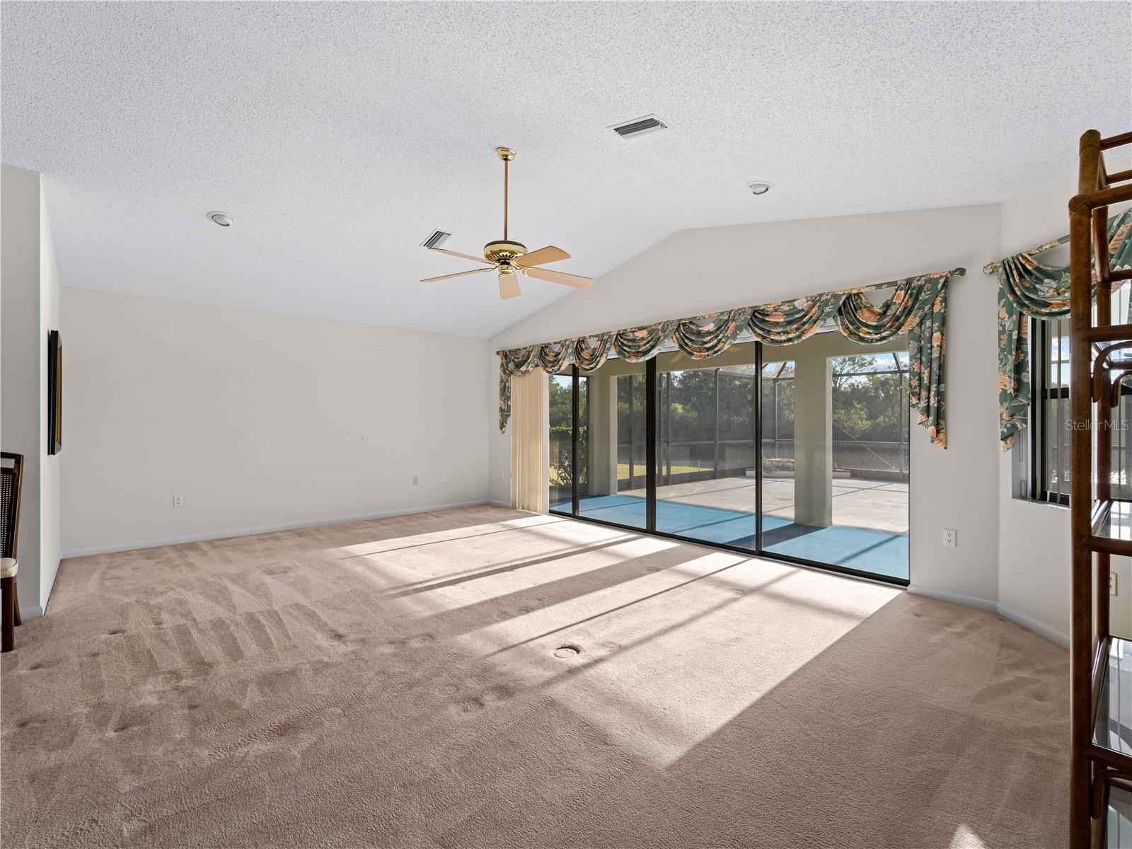 Image 15 of 59 For 1946 Cove Pointe Drive