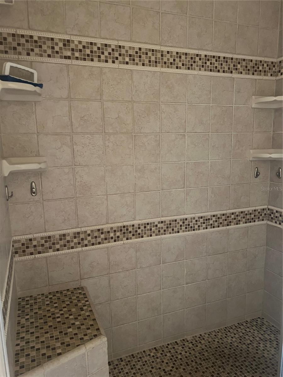 Image 17 of 59 For 220 Coldeway Drive 123