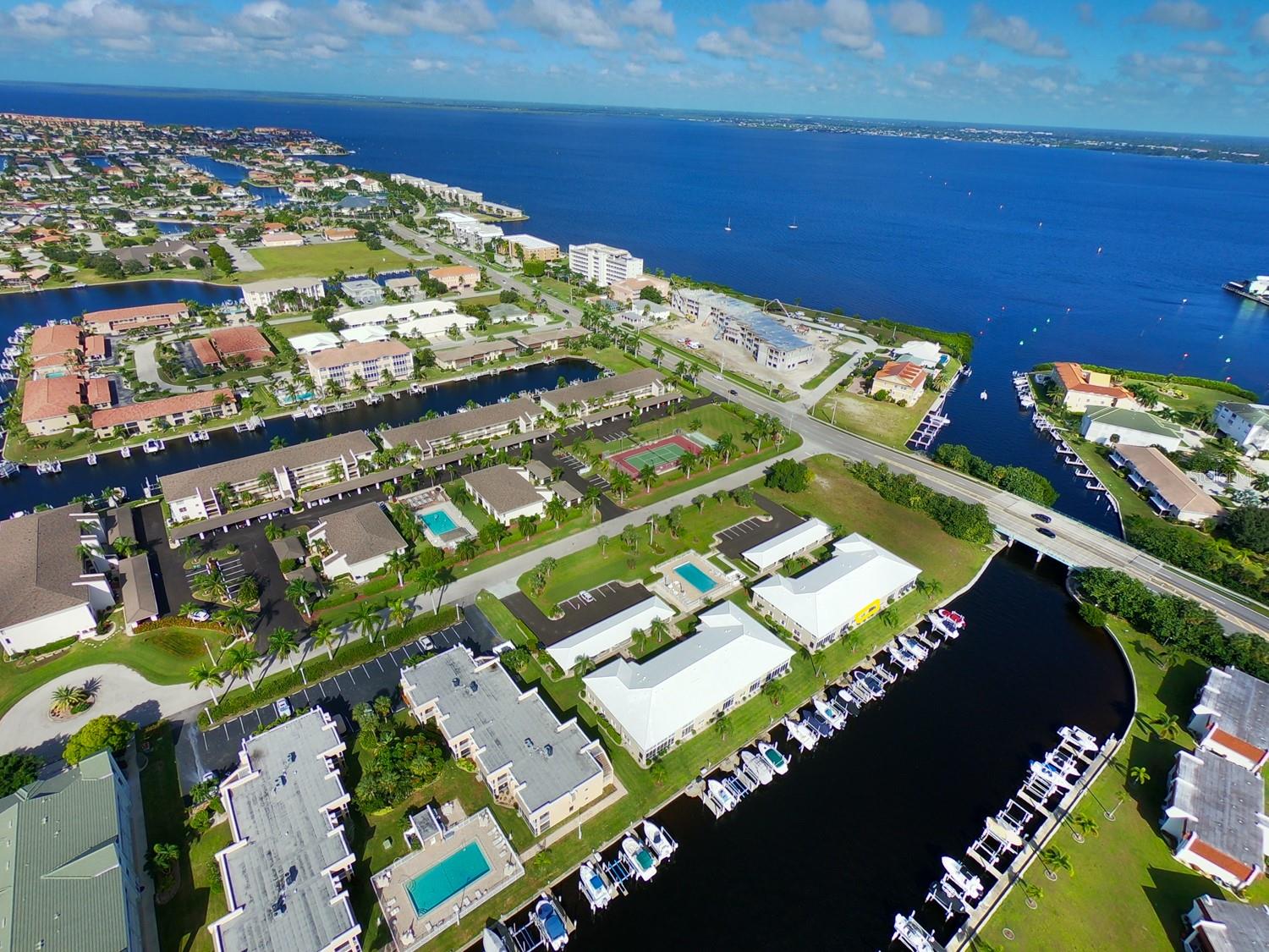 Image 32 of 59 For 220 Coldeway Drive 123