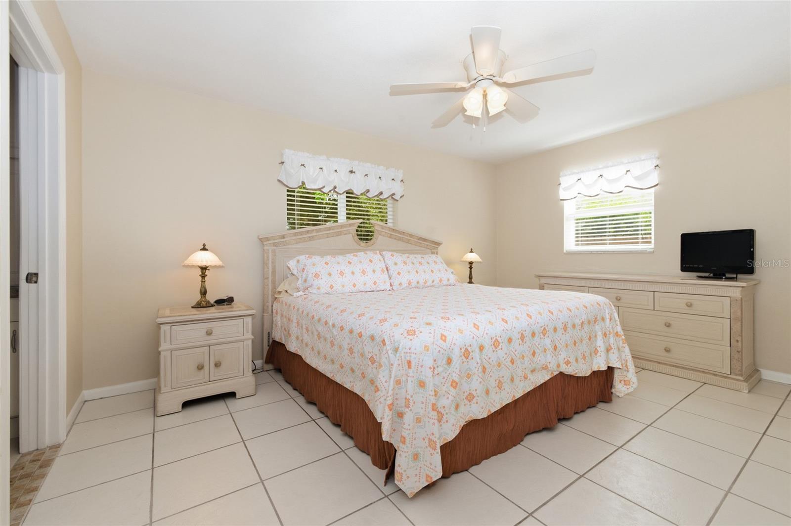 Image 14 of 27 For 3494 Brooklyn Avenue