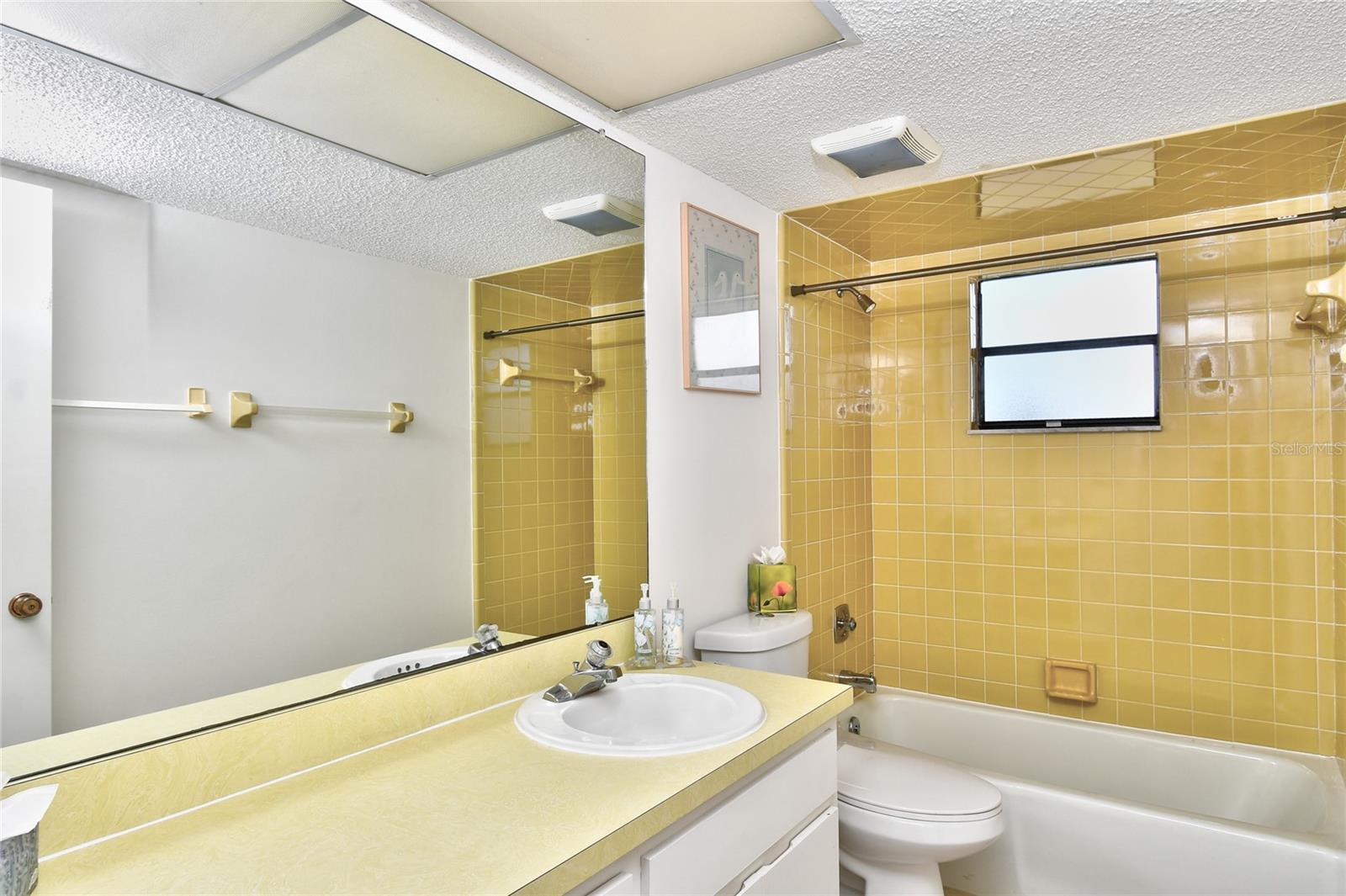 Image 28 of 45 For 2001 Little Pine Circle 11b