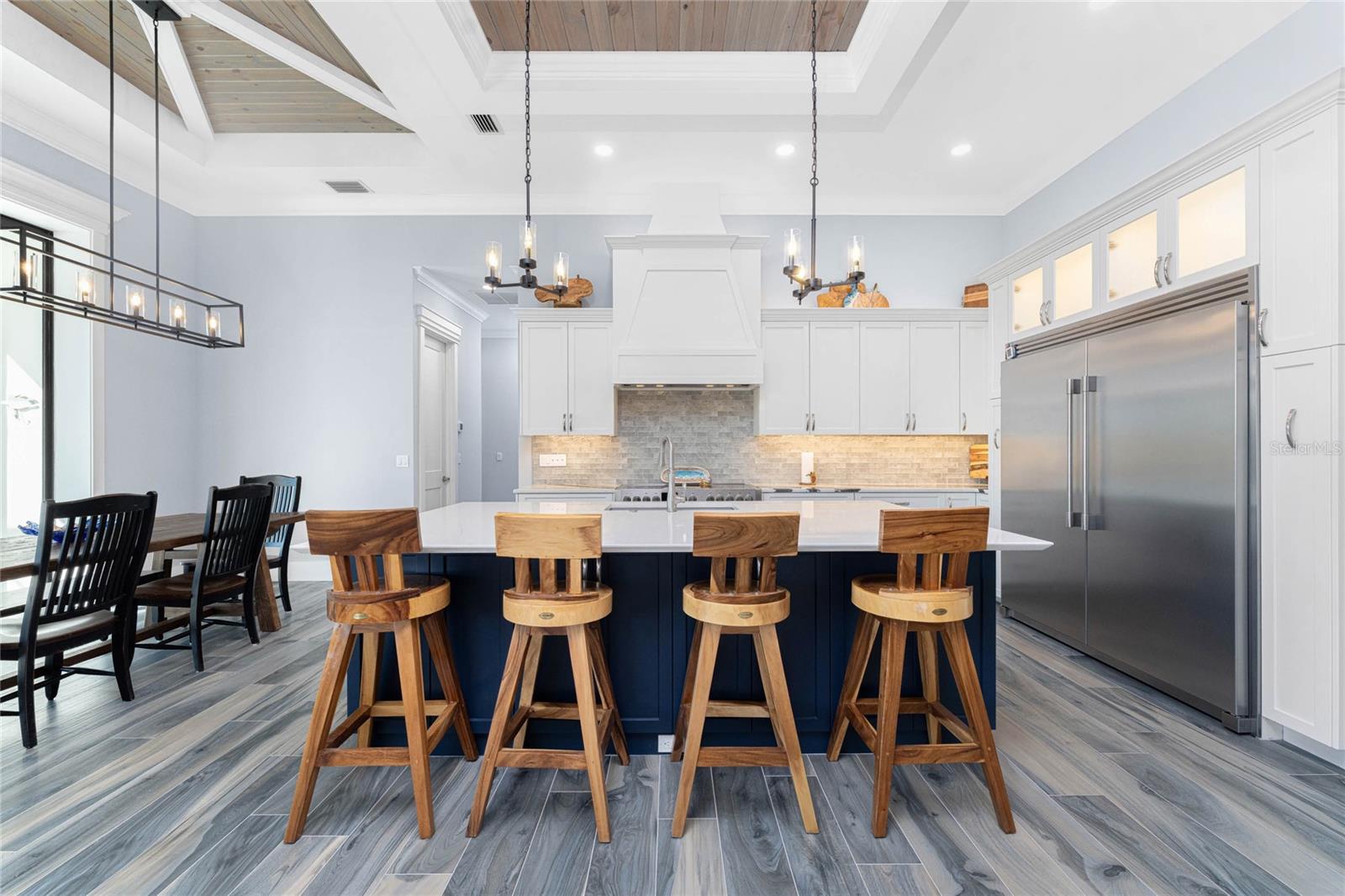 Listing photo id 8 for 16668 Liggett Circle