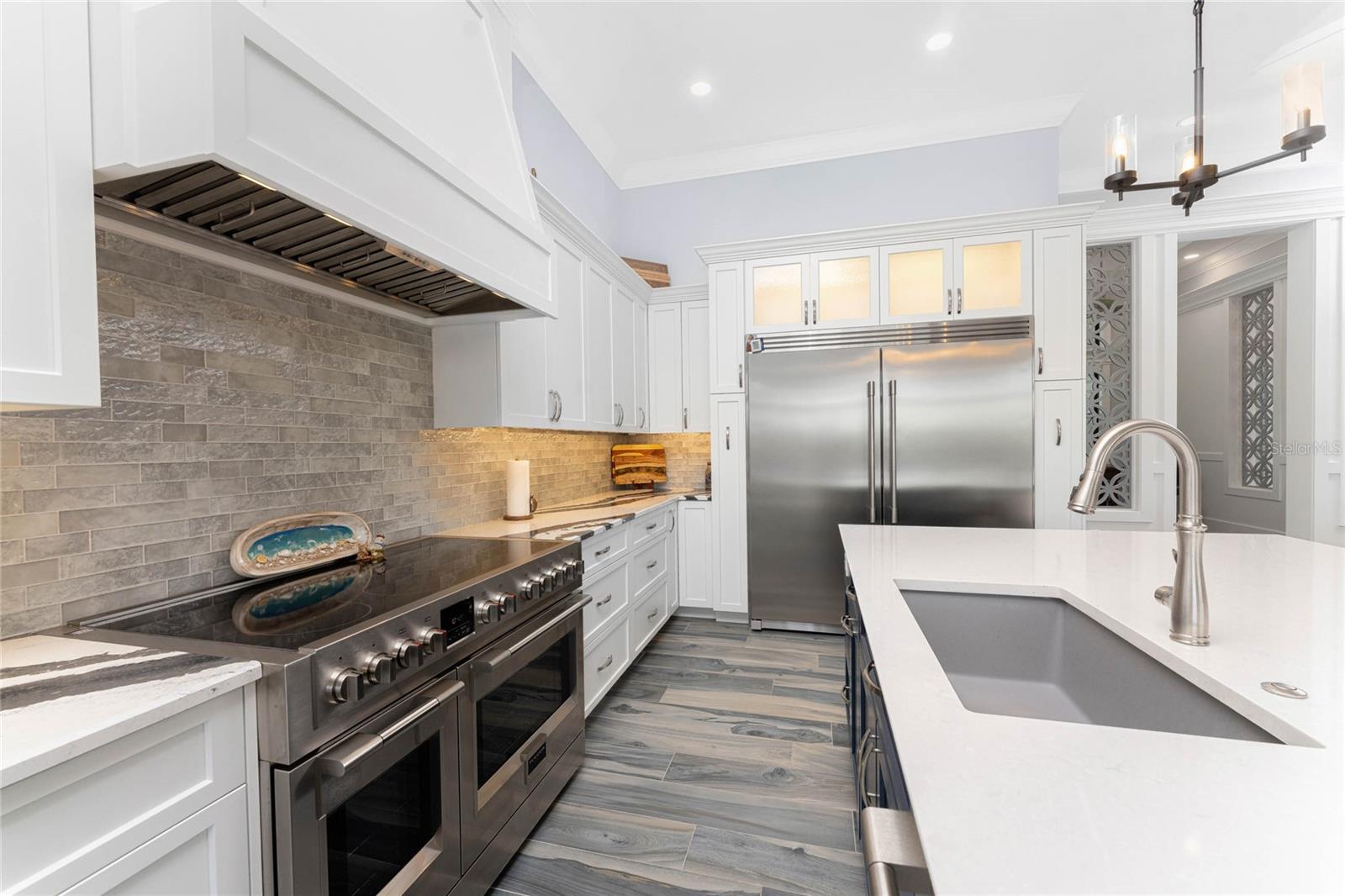 Listing photo id 10 for 16668 Liggett Circle