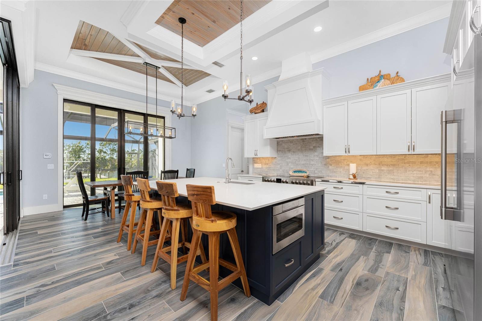 Listing photo id 12 for 16668 Liggett Circle