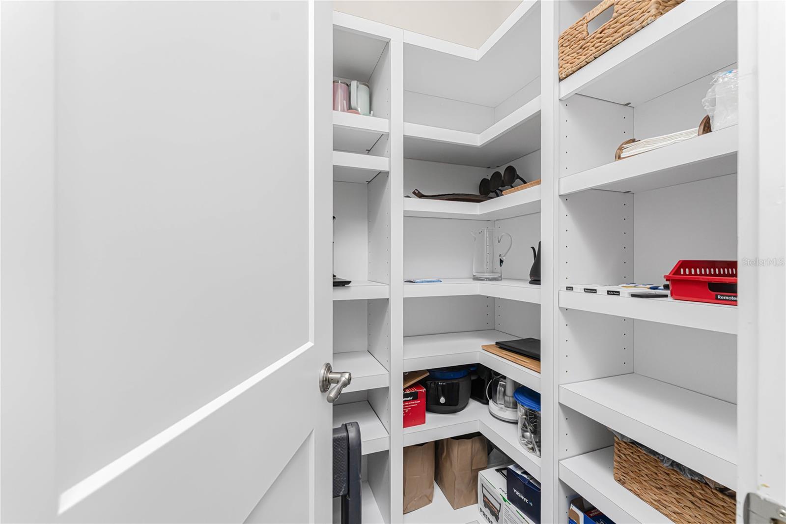 Listing photo id 13 for 16668 Liggett Circle