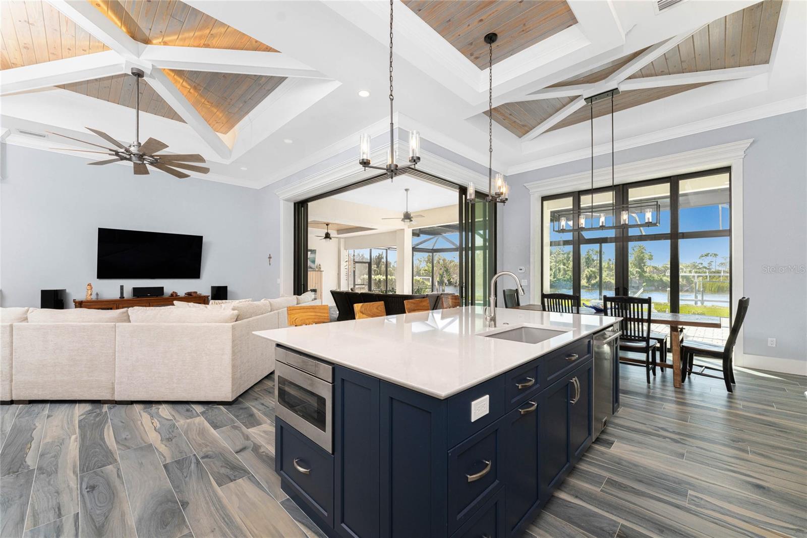 Listing photo id 14 for 16668 Liggett Circle