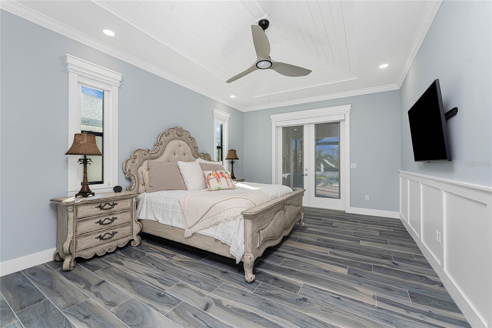 Listing photo id 21 for 16668 Liggett Circle