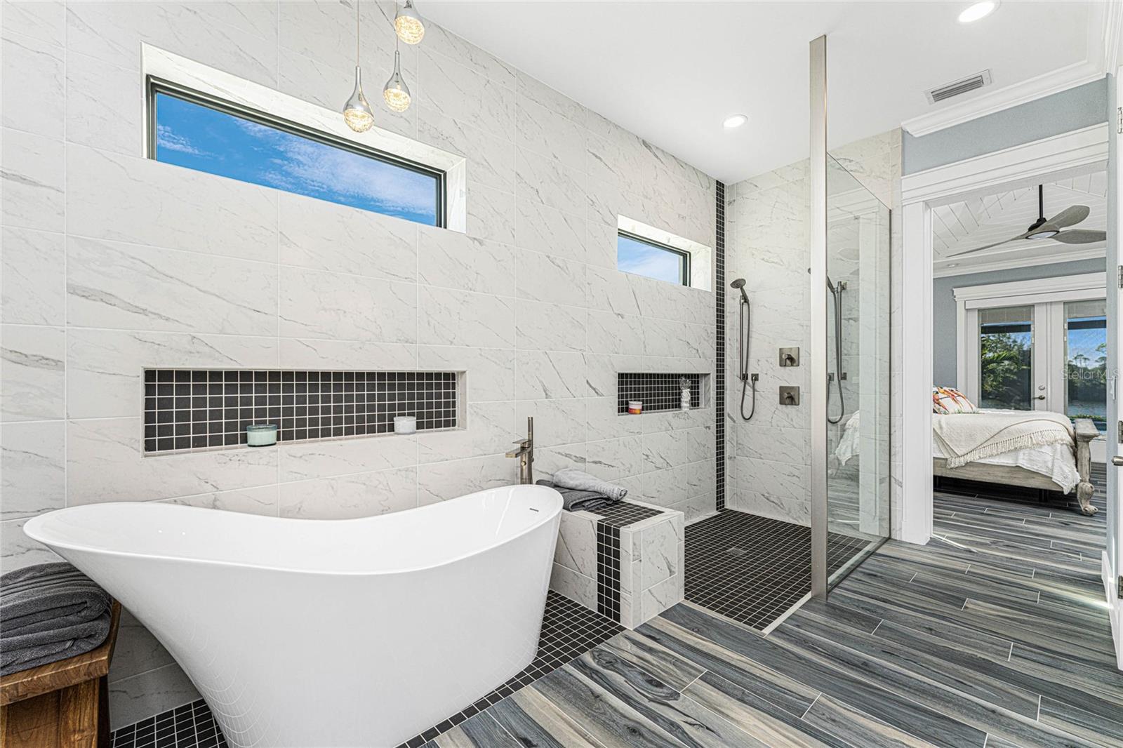 Listing photo id 27 for 16668 Liggett Circle