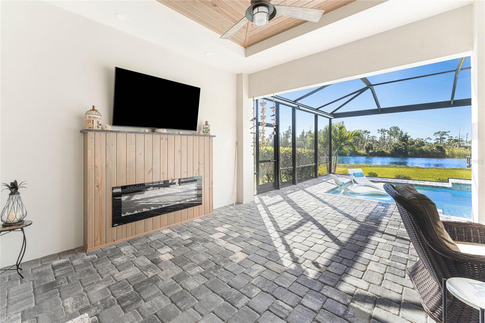 Listing photo id 29 for 16668 Liggett Circle