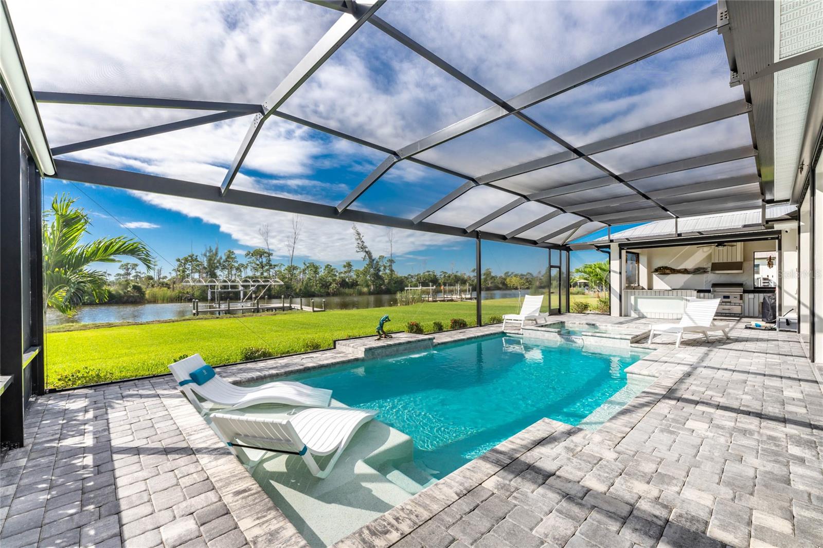 Listing photo id 33 for 16668 Liggett Circle