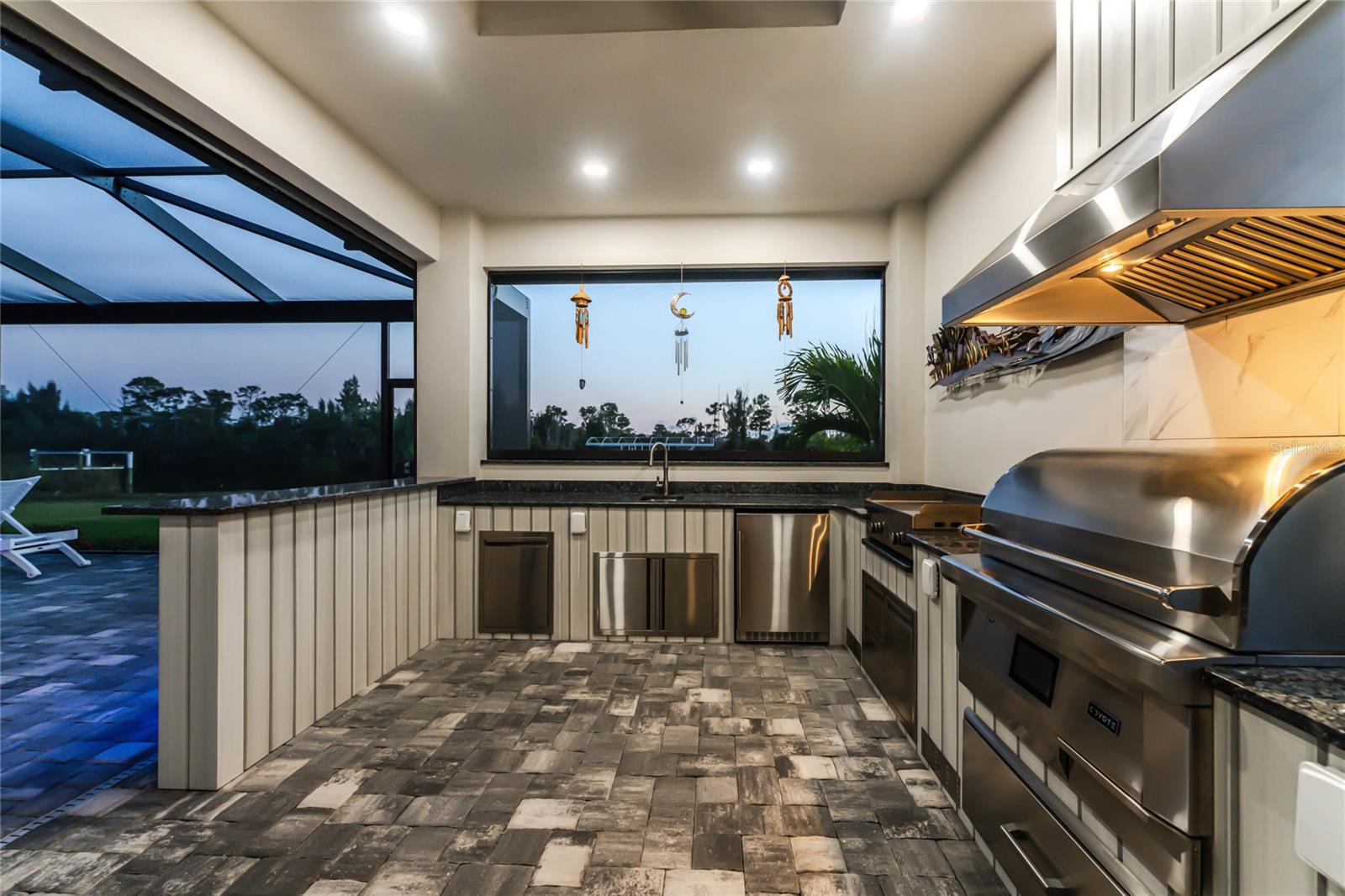 Listing photo id 37 for 16668 Liggett Circle