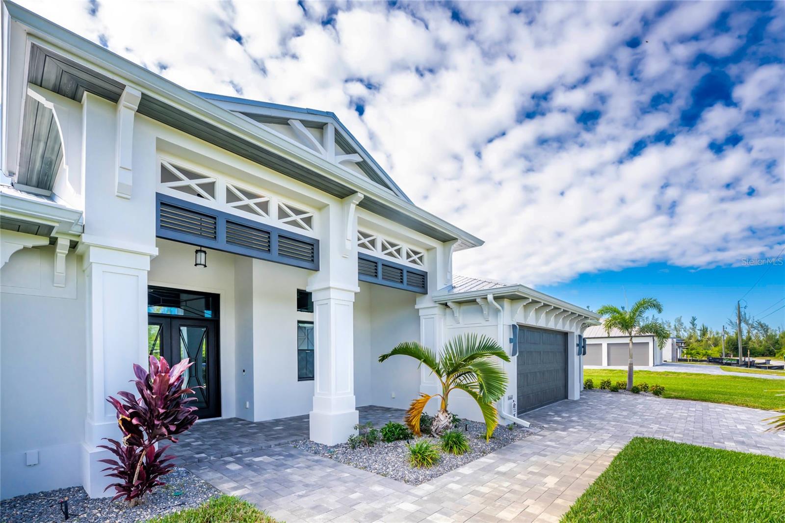 Listing photo id 2 for 16668 Liggett Circle