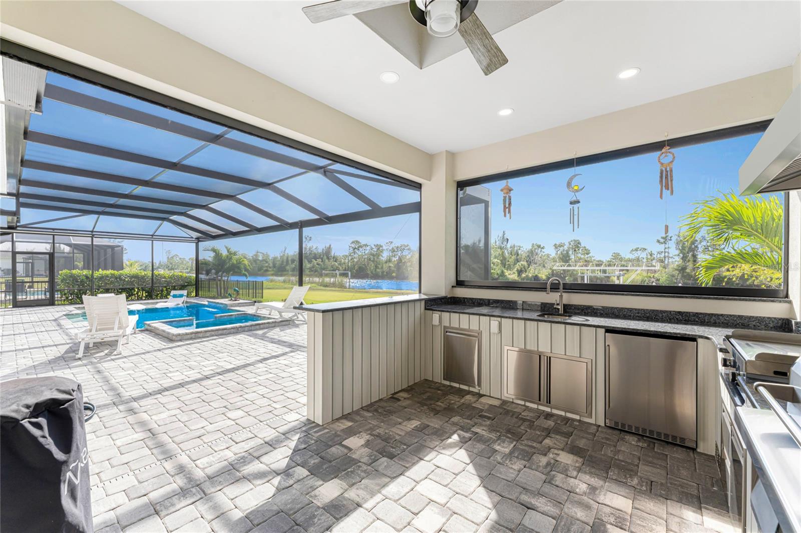 Listing photo id 38 for 16668 Liggett Circle