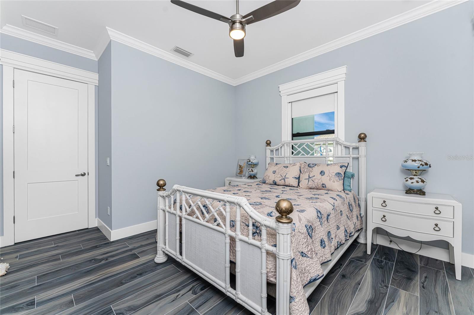 Listing photo id 44 for 16668 Liggett Circle