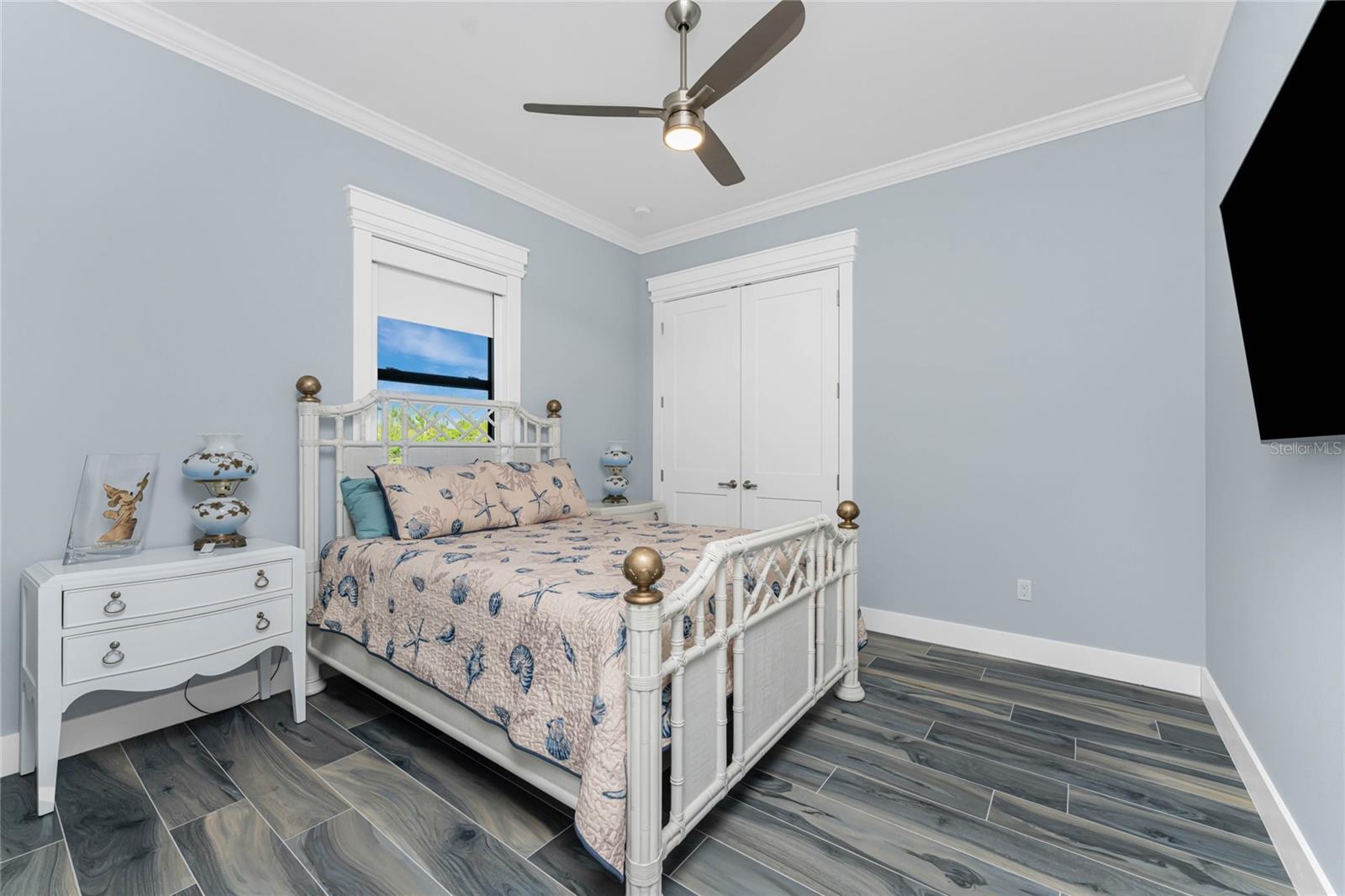 Listing photo id 45 for 16668 Liggett Circle