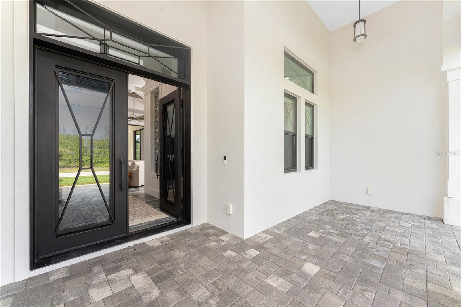 Listing photo id 4 for 16668 Liggett Circle