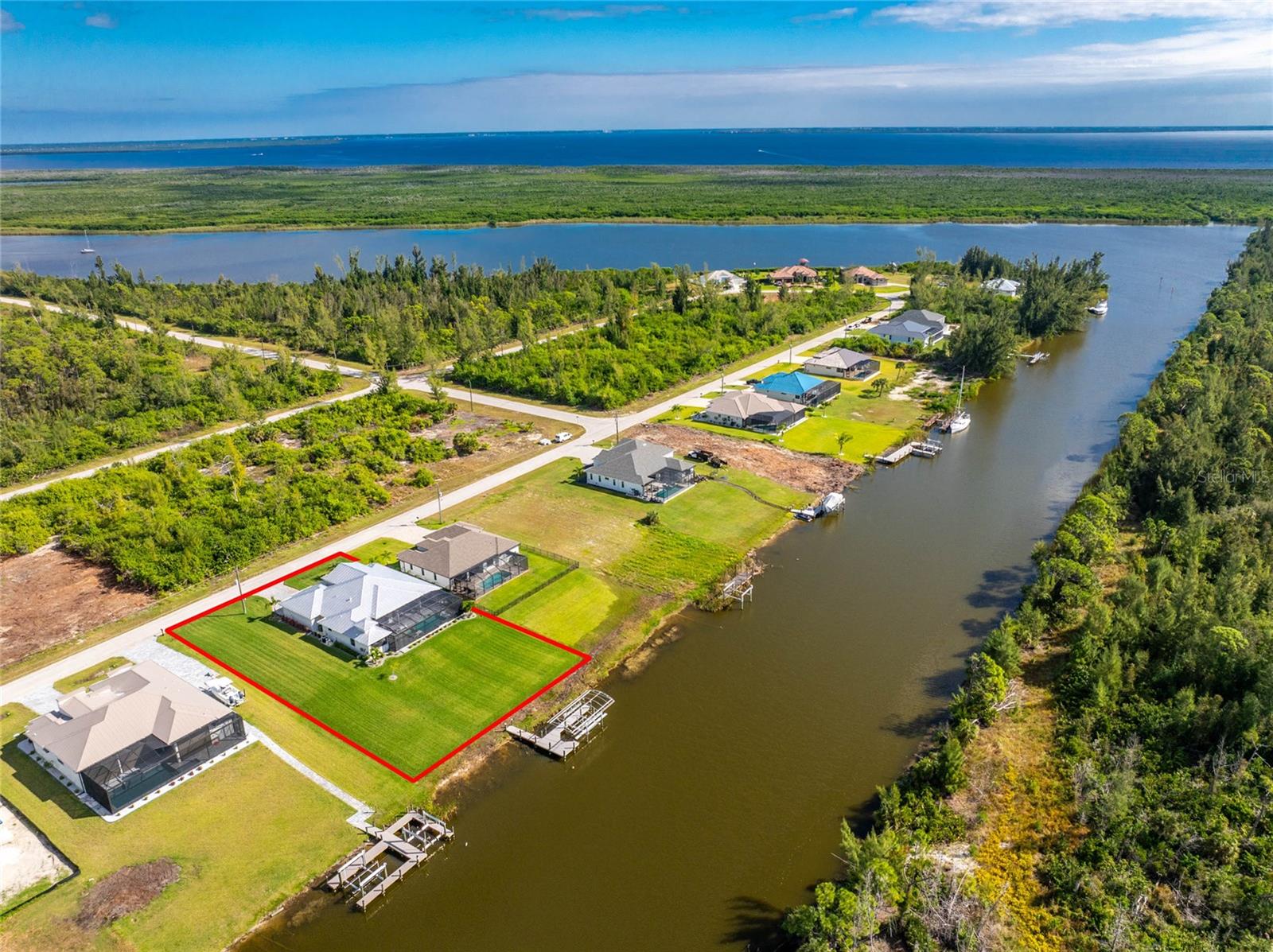 Listing photo id 72 for 16668 Liggett Circle