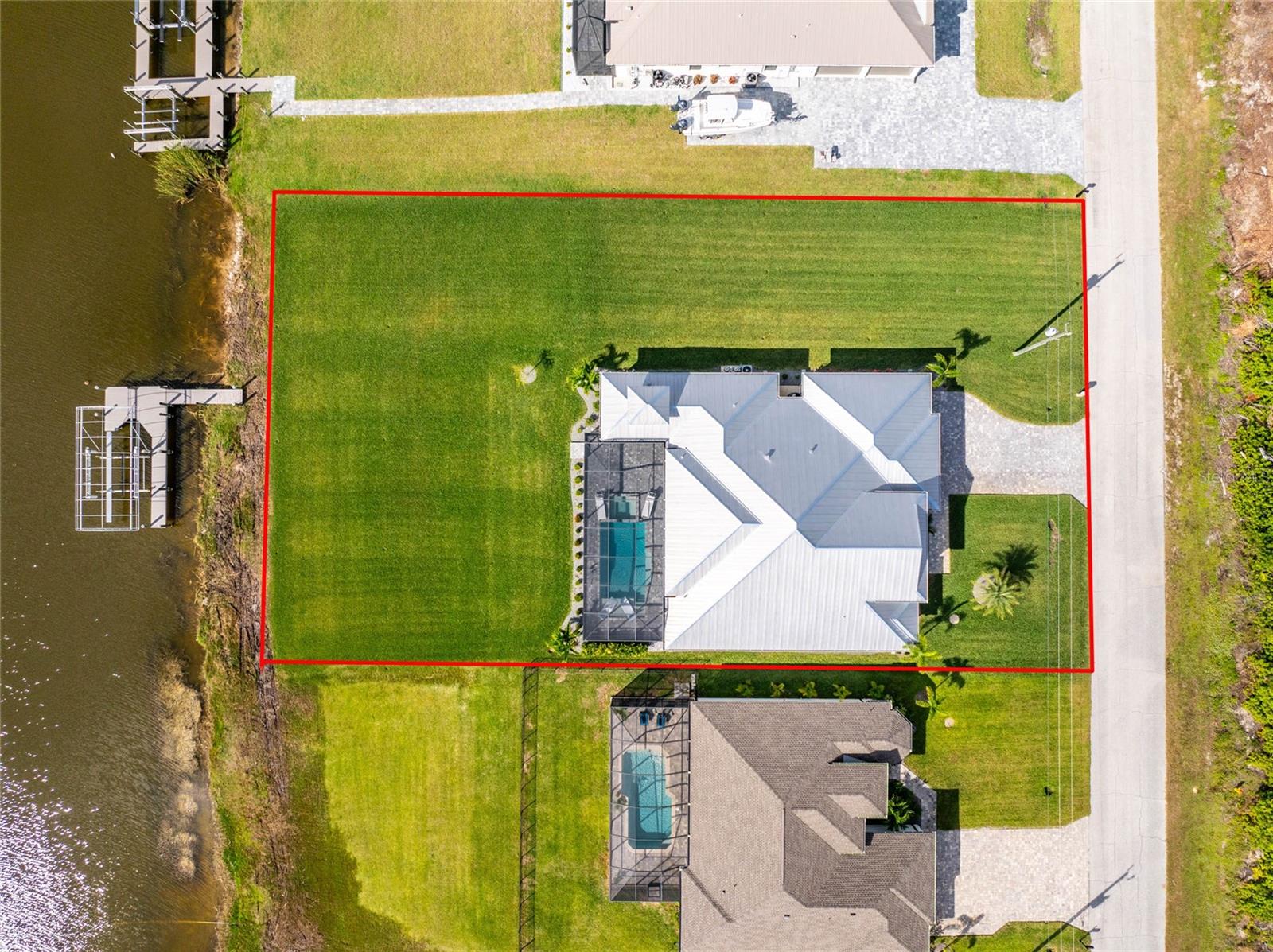 Listing photo id 74 for 16668 Liggett Circle