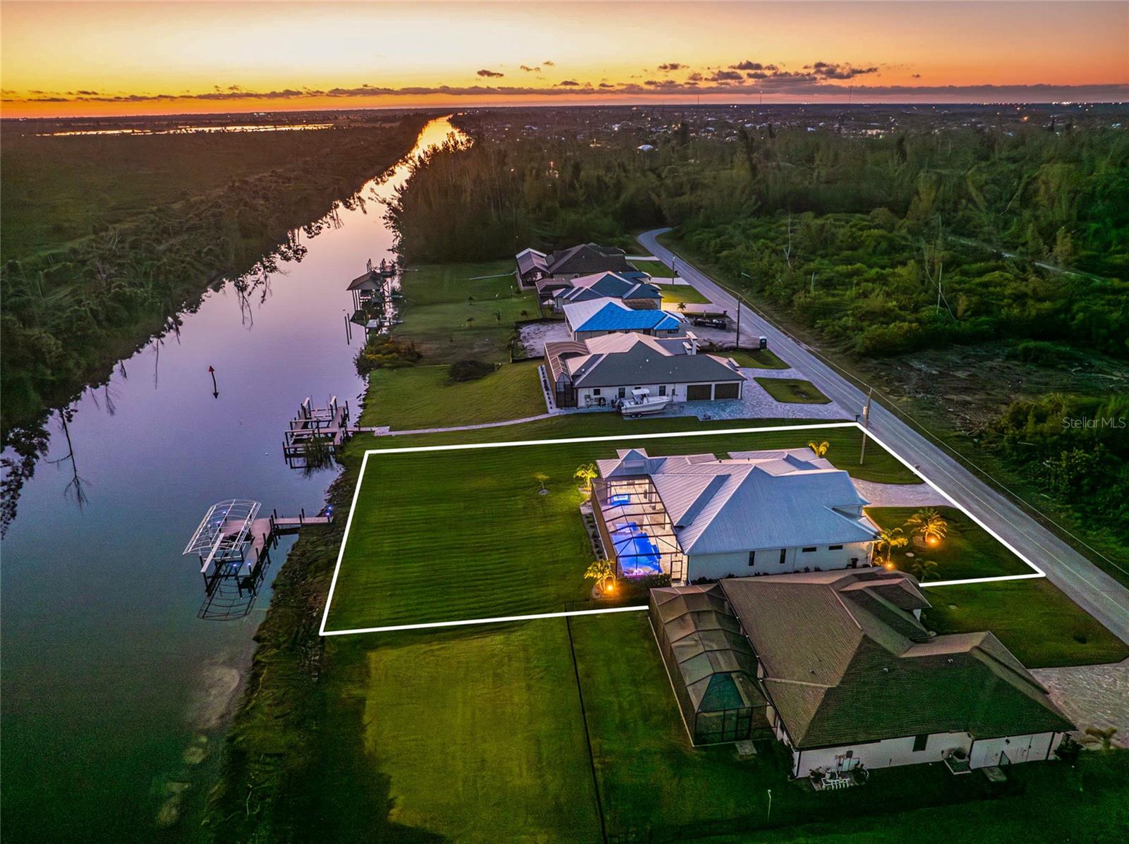 Listing photo id 79 for 16668 Liggett Circle