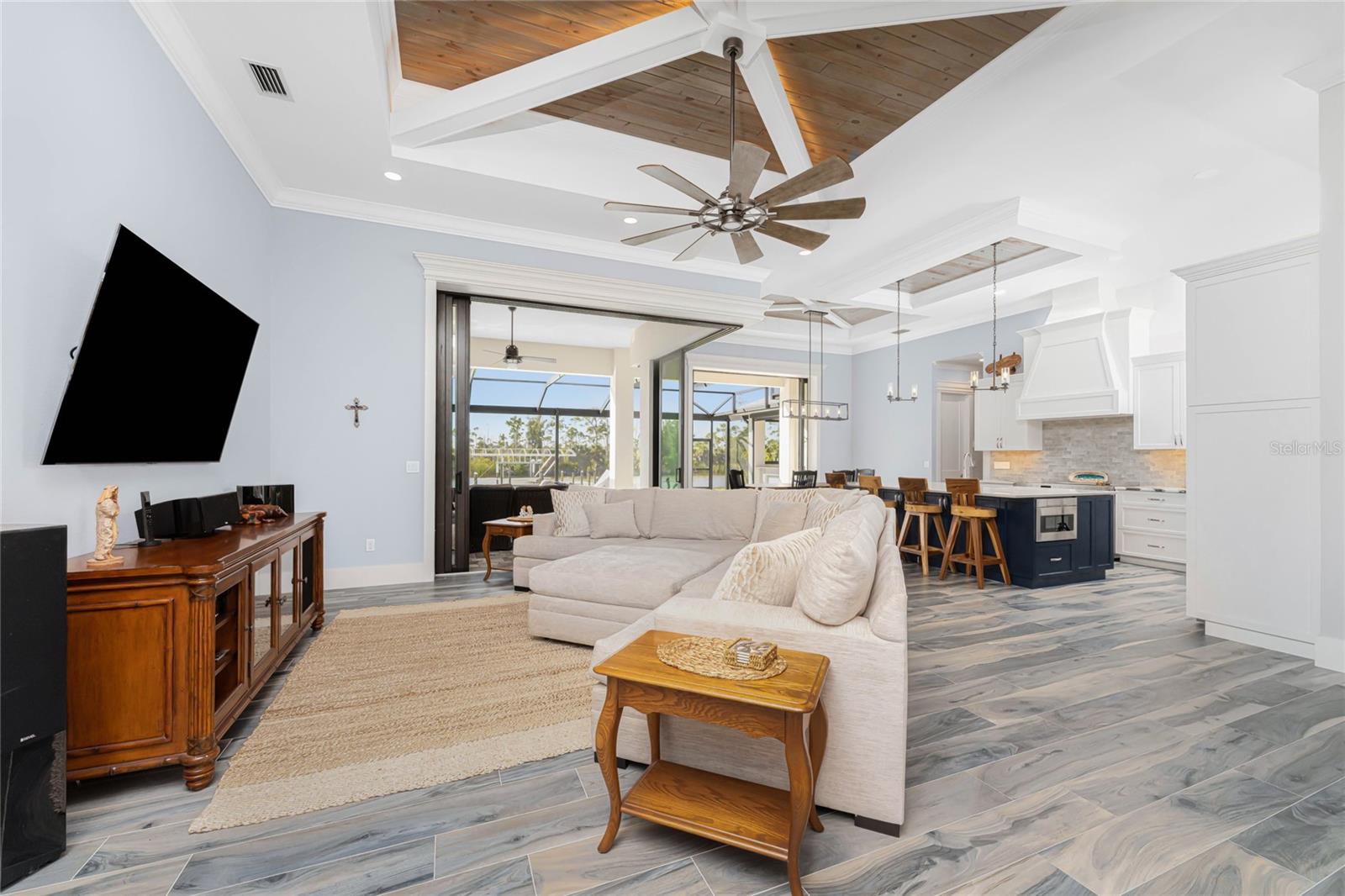 Listing photo id 7 for 16668 Liggett Circle