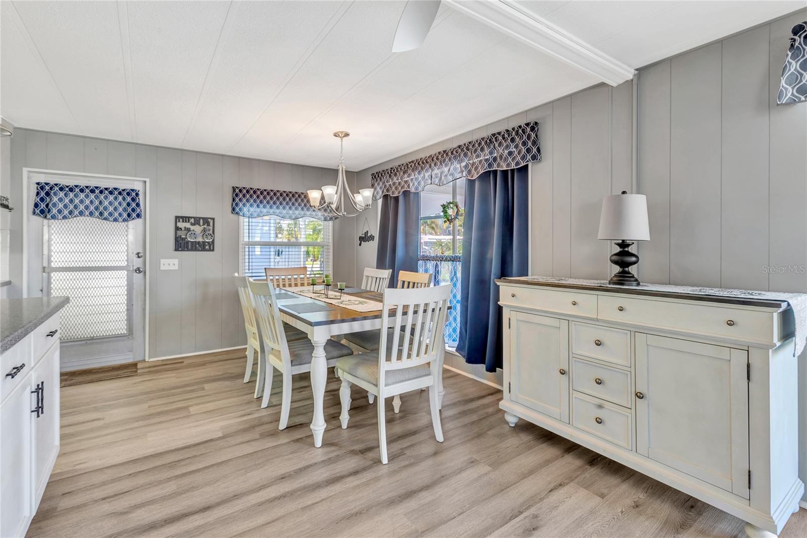 Image 10 of 61 For 2100 Kings Highway 127