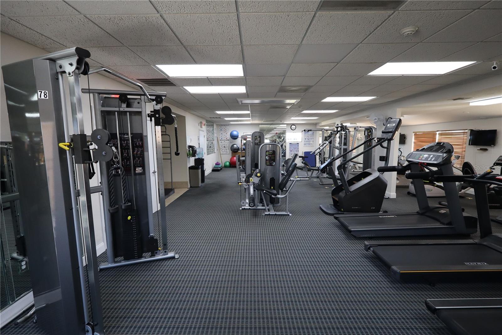 Image 40 of 61 For 2100 Kings Highway 127