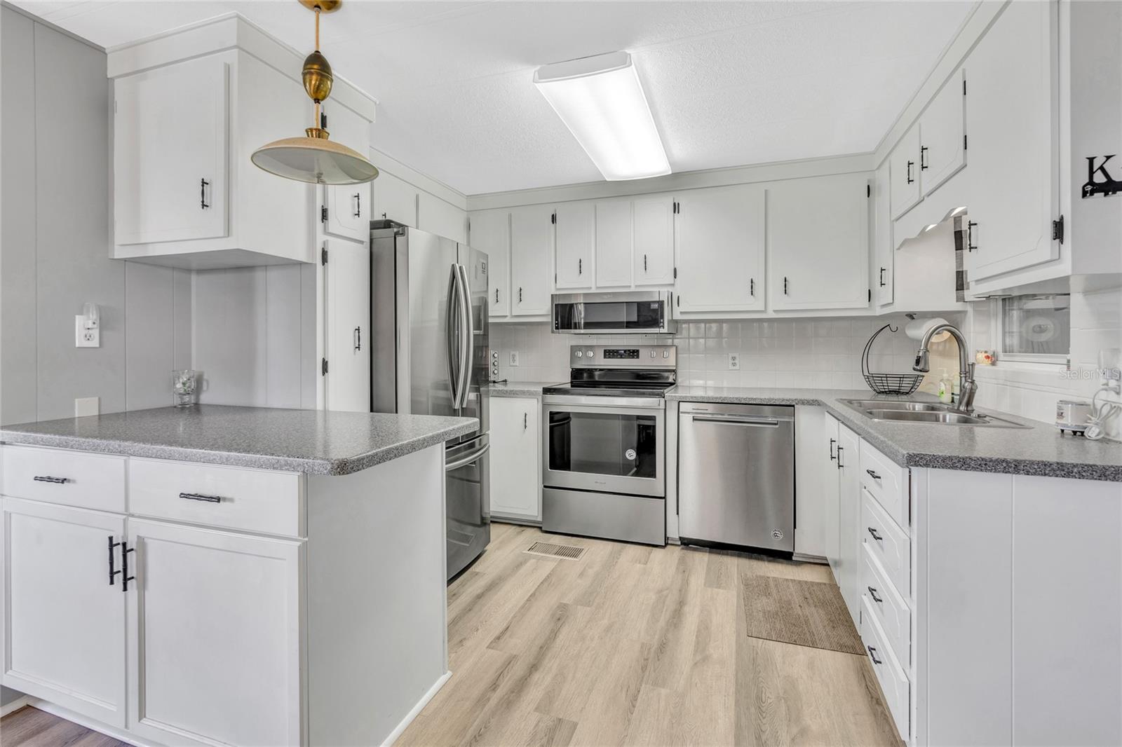 Image 8 of 61 For 2100 Kings Highway 127